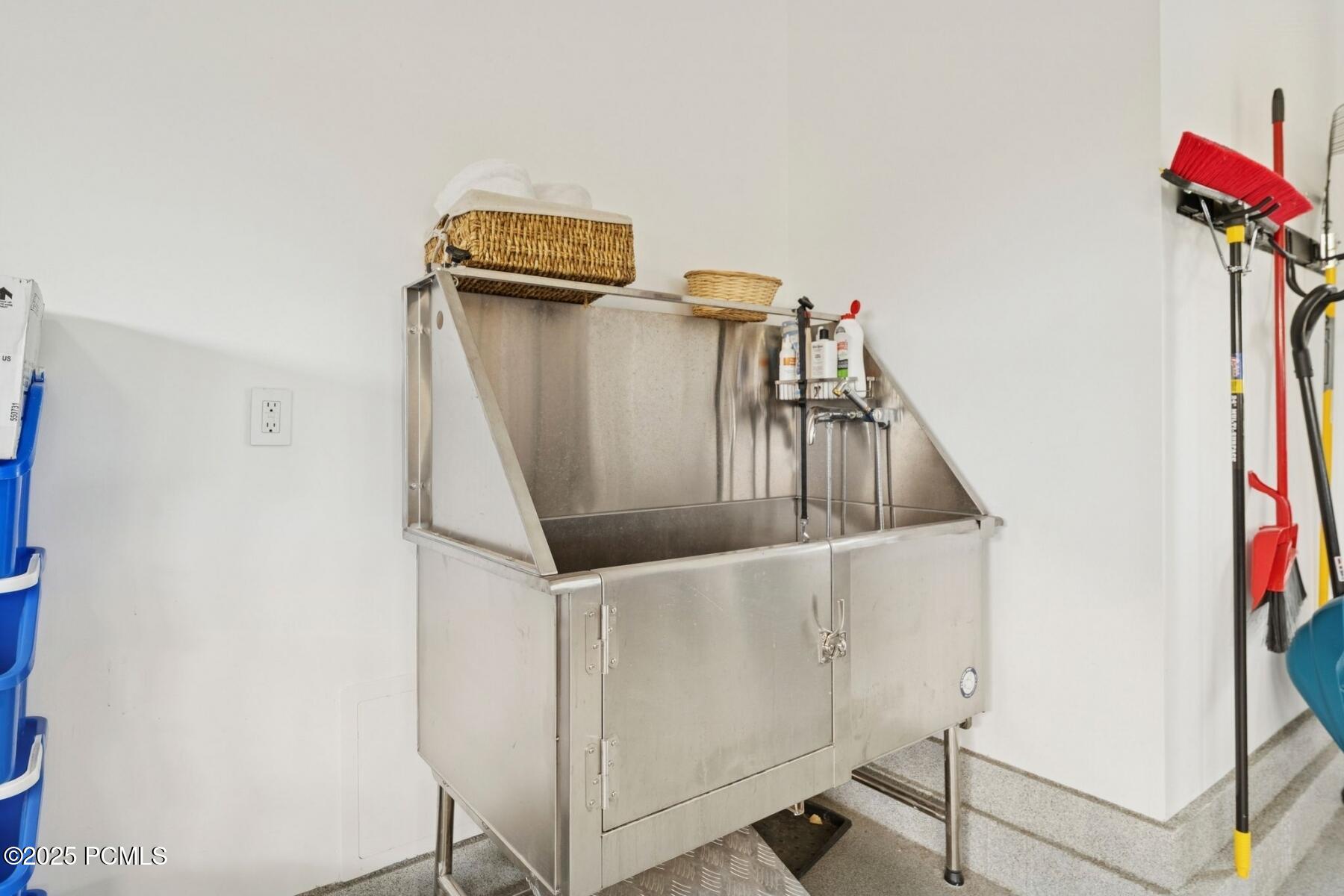 Kamas, Utah 84036, United States, 4 Bedrooms Bedrooms, ,5 BathroomsBathrooms,Residential,Active,228690