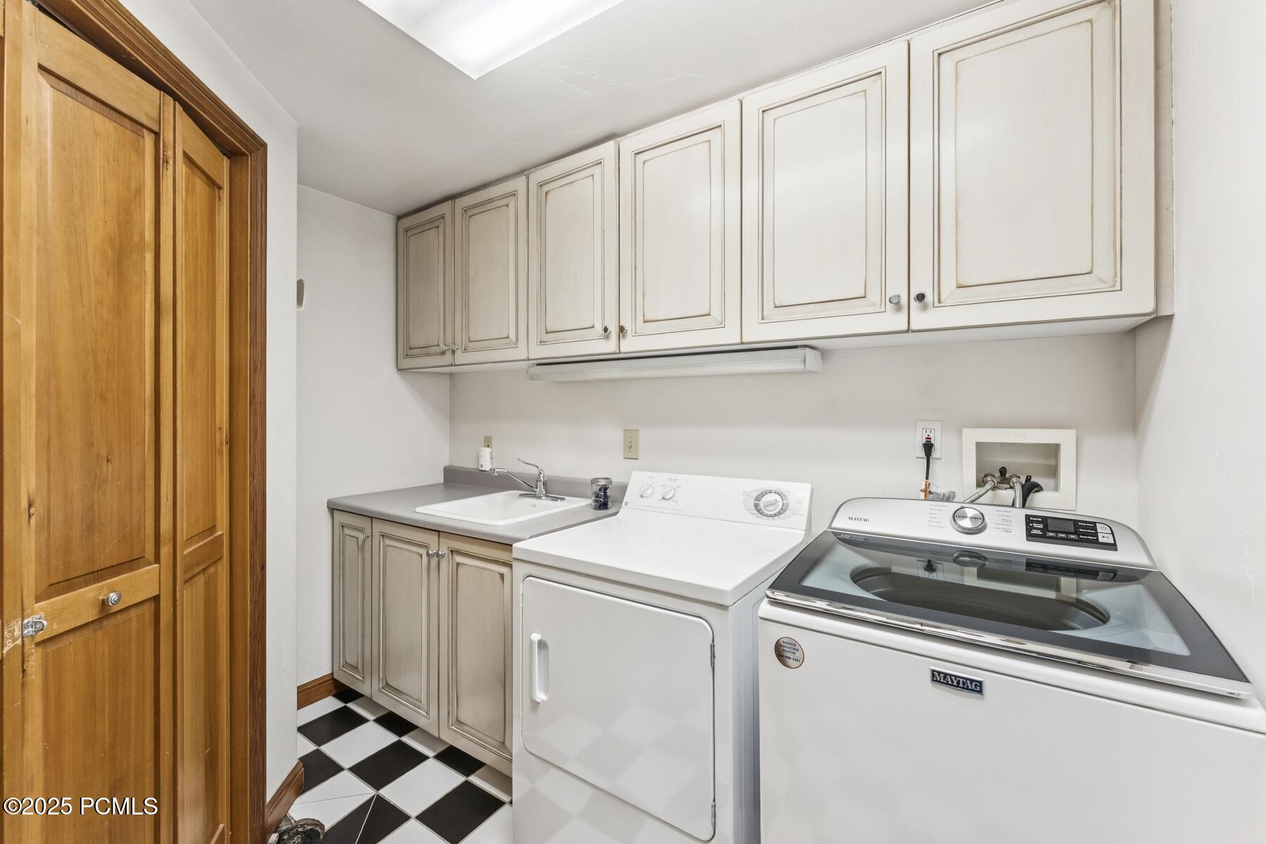 Park City, Utah 84060, United States, 3 Bedrooms Bedrooms, ,4 BathroomsBathrooms,Residential,Active,160669