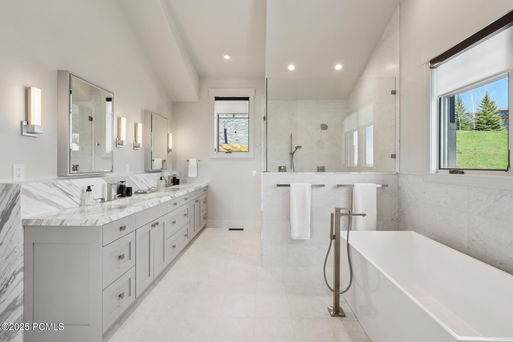 Park City, Utah 84098, United States, 4 Bedrooms Bedrooms, ,5 BathroomsBathrooms,Residential,Active,87031