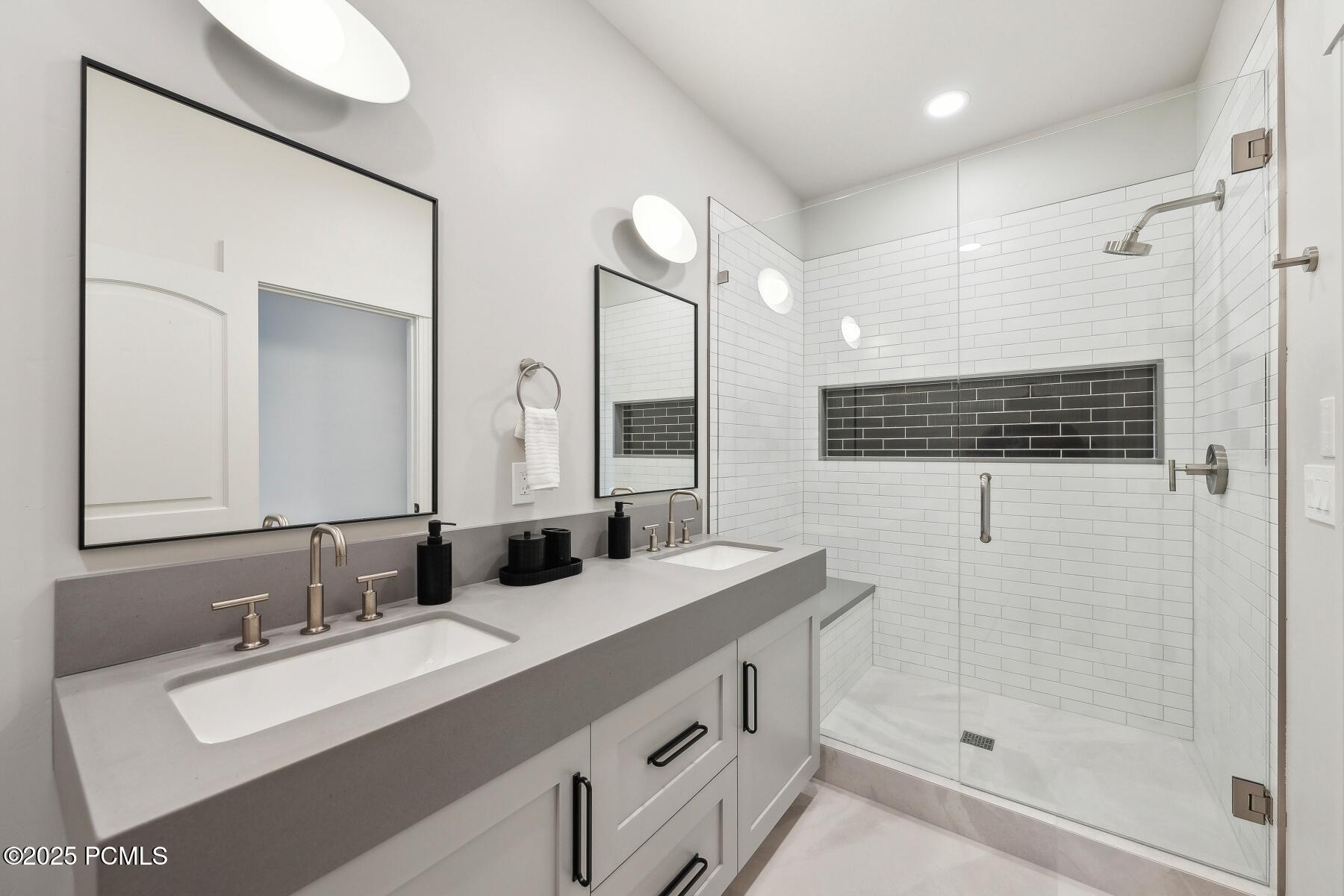 Park City, Utah 84098, United States, 4 Bedrooms Bedrooms, ,5 BathroomsBathrooms,Residential,Active,87031