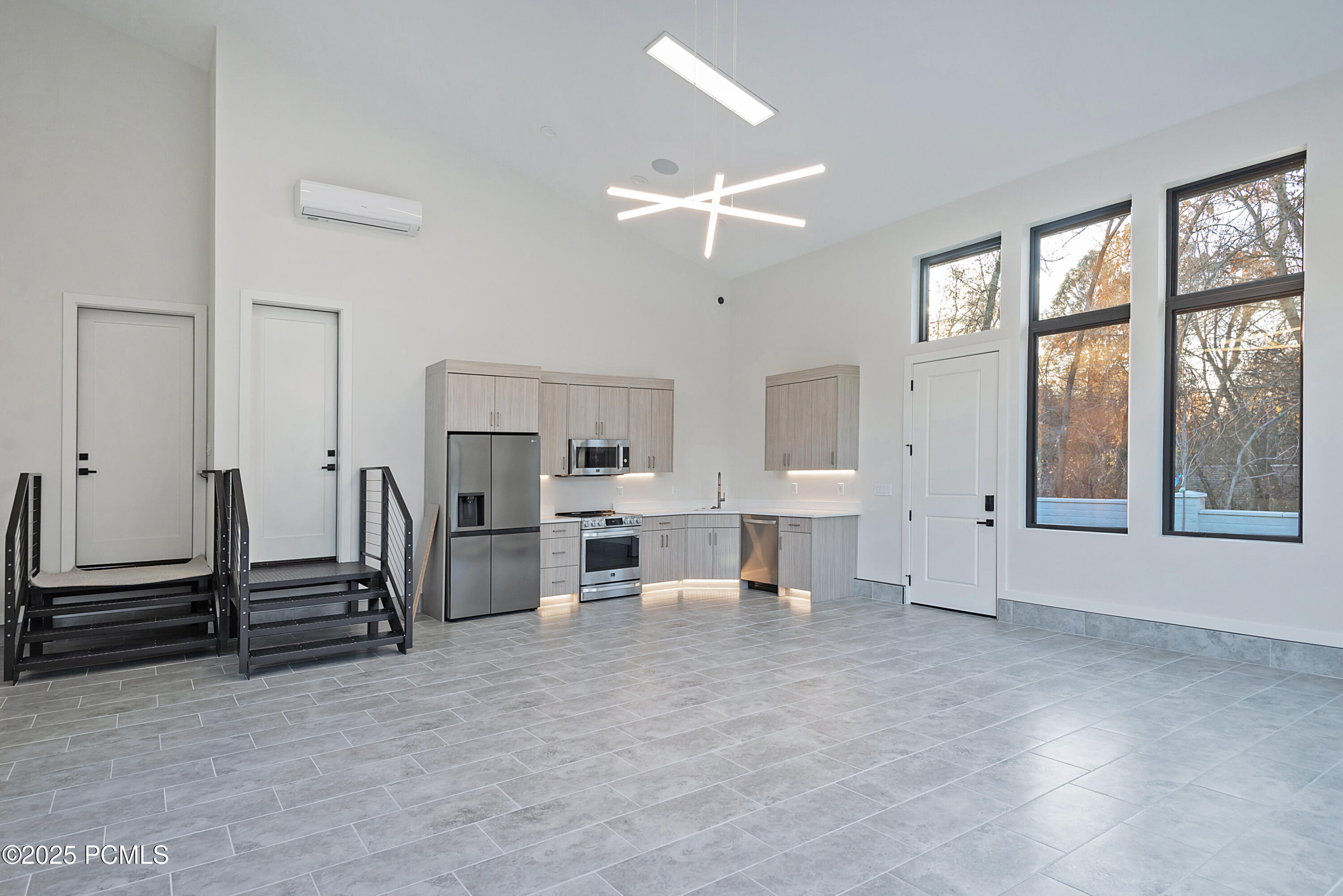 Salt Lake City, Utah 84117, United States, 8 Bedrooms Bedrooms, ,10 BathroomsBathrooms,Residential,Active,2035