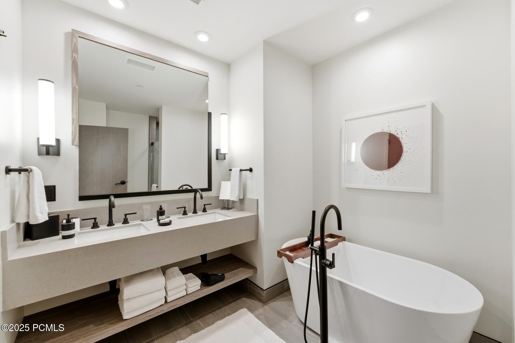 Park City, Utah 84098, United States, 3 Bedrooms Bedrooms, ,4 BathroomsBathrooms,Residential,Active,256406