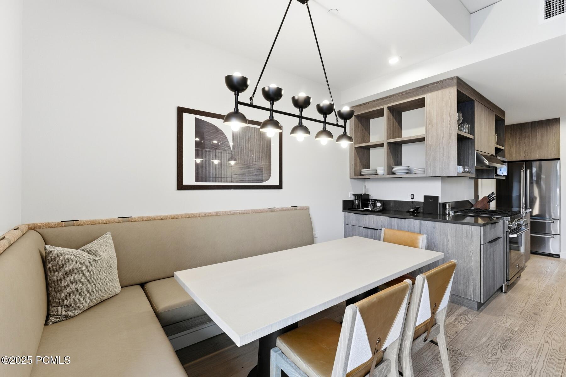 Park City, Utah 84098, United States, 3 Bedrooms Bedrooms, ,4 BathroomsBathrooms,Residential,Active,256406