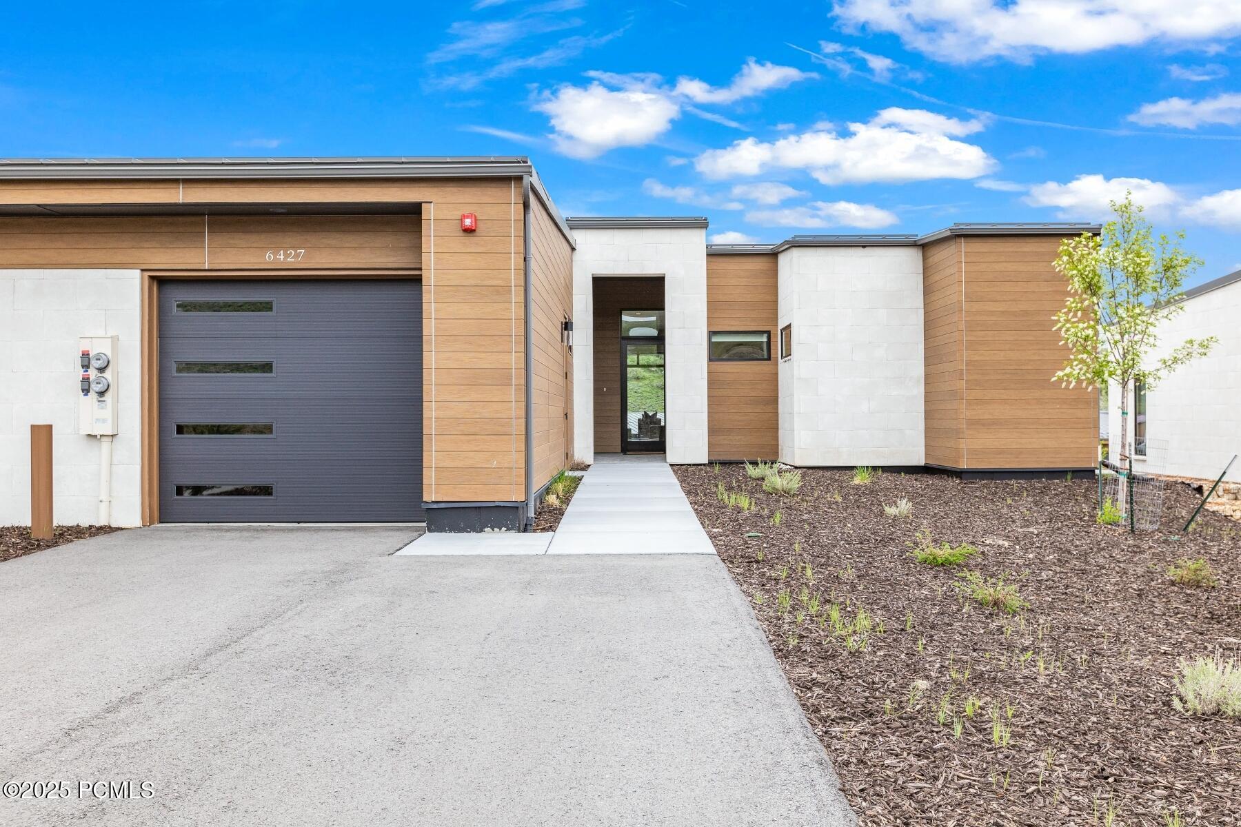 Park City, Utah 84098, United States, 2 Bedrooms Bedrooms, ,3 BathroomsBathrooms,Residential,Active,172224