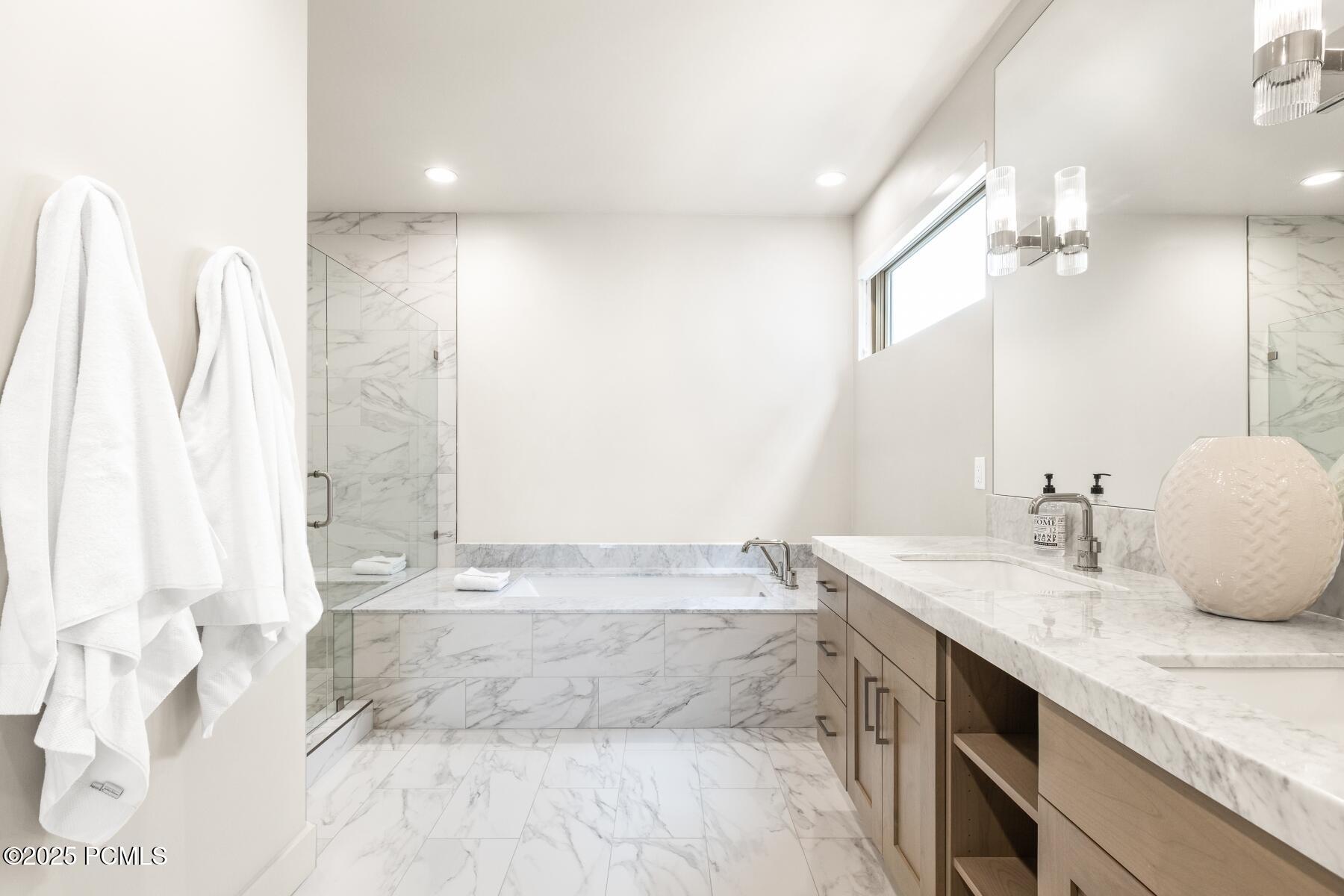 Park City, Utah 84098, United States, 2 Bedrooms Bedrooms, ,3 BathroomsBathrooms,Residential,Active,172224