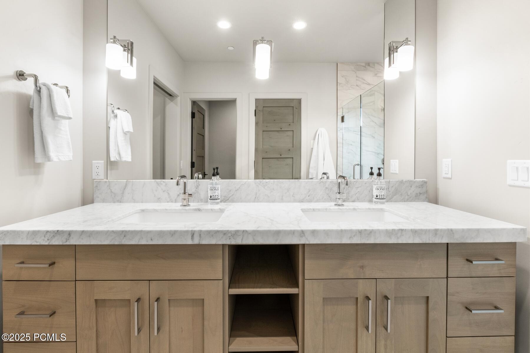 Park City, Utah 84098, United States, 2 Bedrooms Bedrooms, ,3 BathroomsBathrooms,Residential,Active,172224