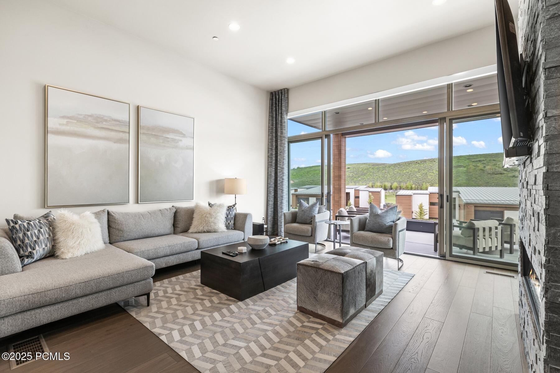 Park City, Utah 84098, United States, 2 Bedrooms Bedrooms, ,3 BathroomsBathrooms,Residential,Active,172224