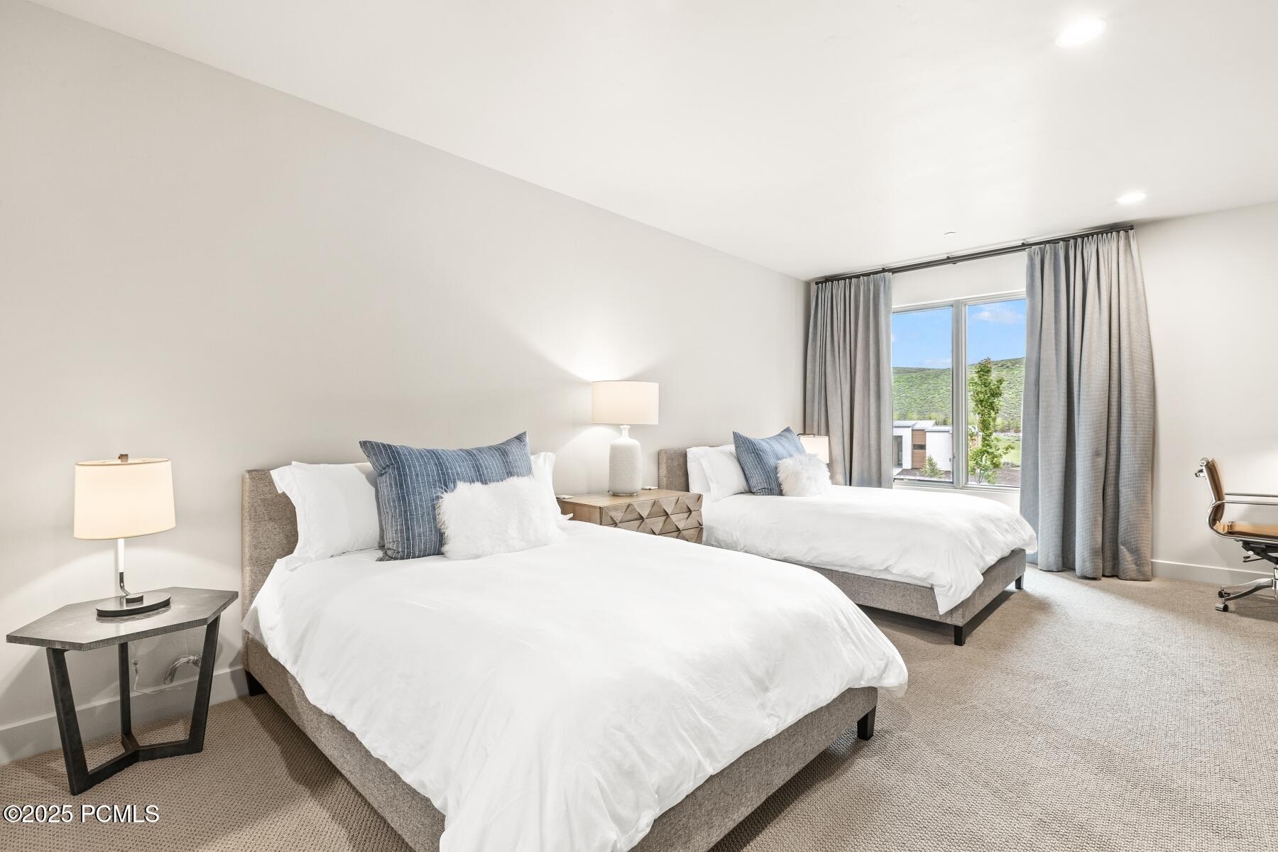 Park City, Utah 84098, United States, 2 Bedrooms Bedrooms, ,3 BathroomsBathrooms,Residential,Active,172224