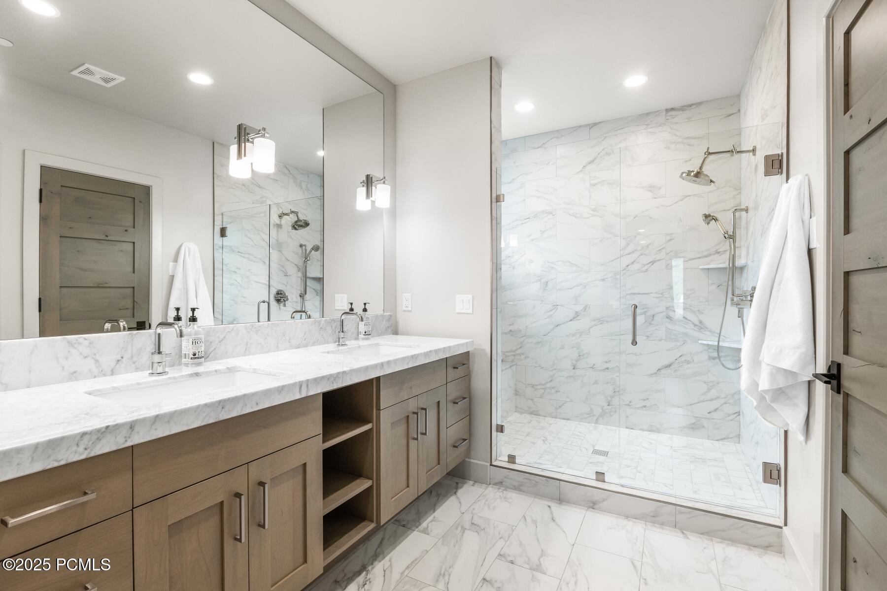 Park City, Utah 84098, United States, 2 Bedrooms Bedrooms, ,3 BathroomsBathrooms,Residential,Active,172224