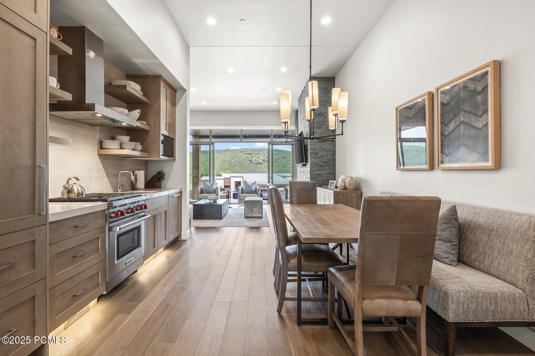 Park City, Utah 84098, United States, 2 Bedrooms Bedrooms, ,3 BathroomsBathrooms,Residential,Active,172224