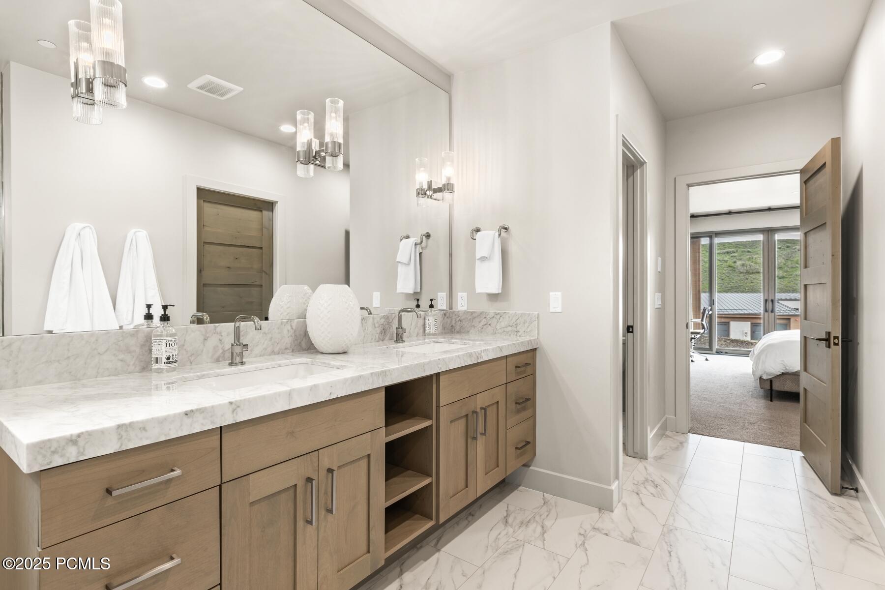 Park City, Utah 84098, United States, 2 Bedrooms Bedrooms, ,3 BathroomsBathrooms,Residential,Active,172224