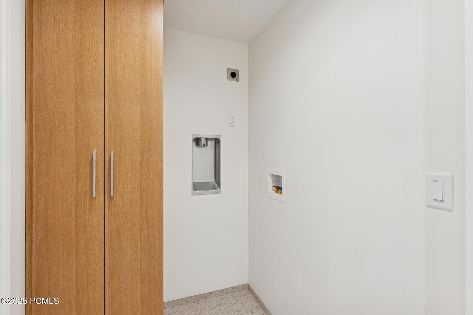 Salt Lake City, Utah 84121, United States, 5 Bedrooms Bedrooms, ,4 BathroomsBathrooms,Residential,Active,234373