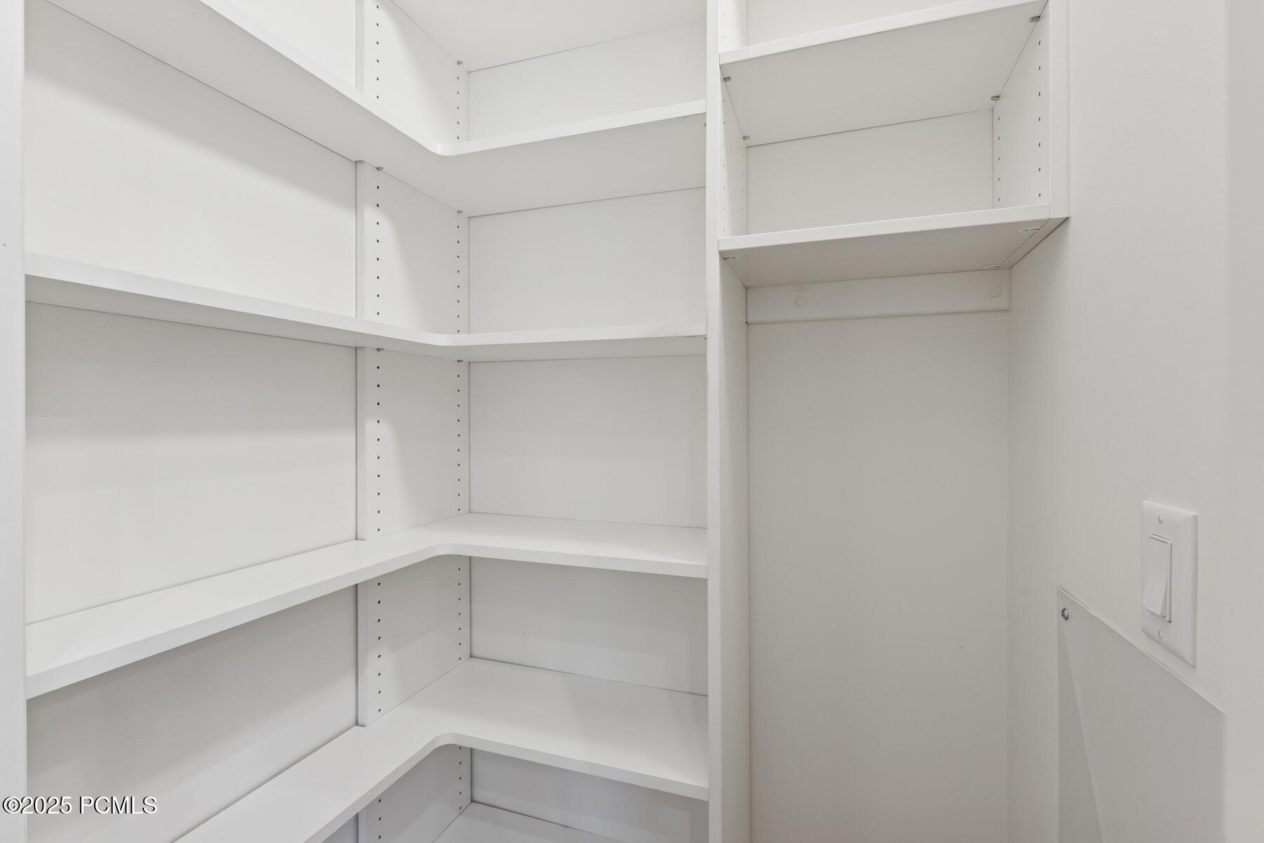 Salt Lake City, Utah 84121, United States, 5 Bedrooms Bedrooms, ,4 BathroomsBathrooms,Residential,Active,234373