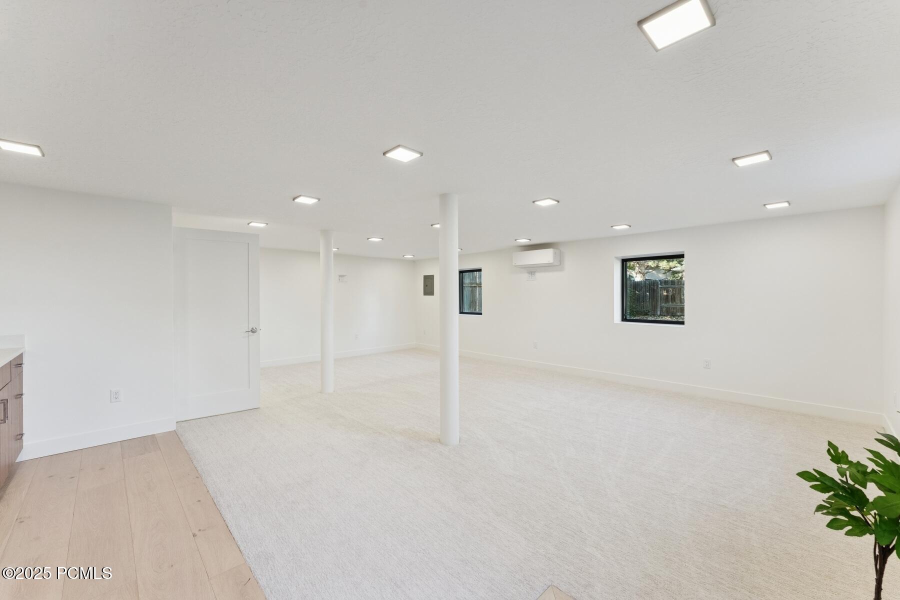 Salt Lake City, Utah 84121, United States, 5 Bedrooms Bedrooms, ,4 BathroomsBathrooms,Residential,Active,234373