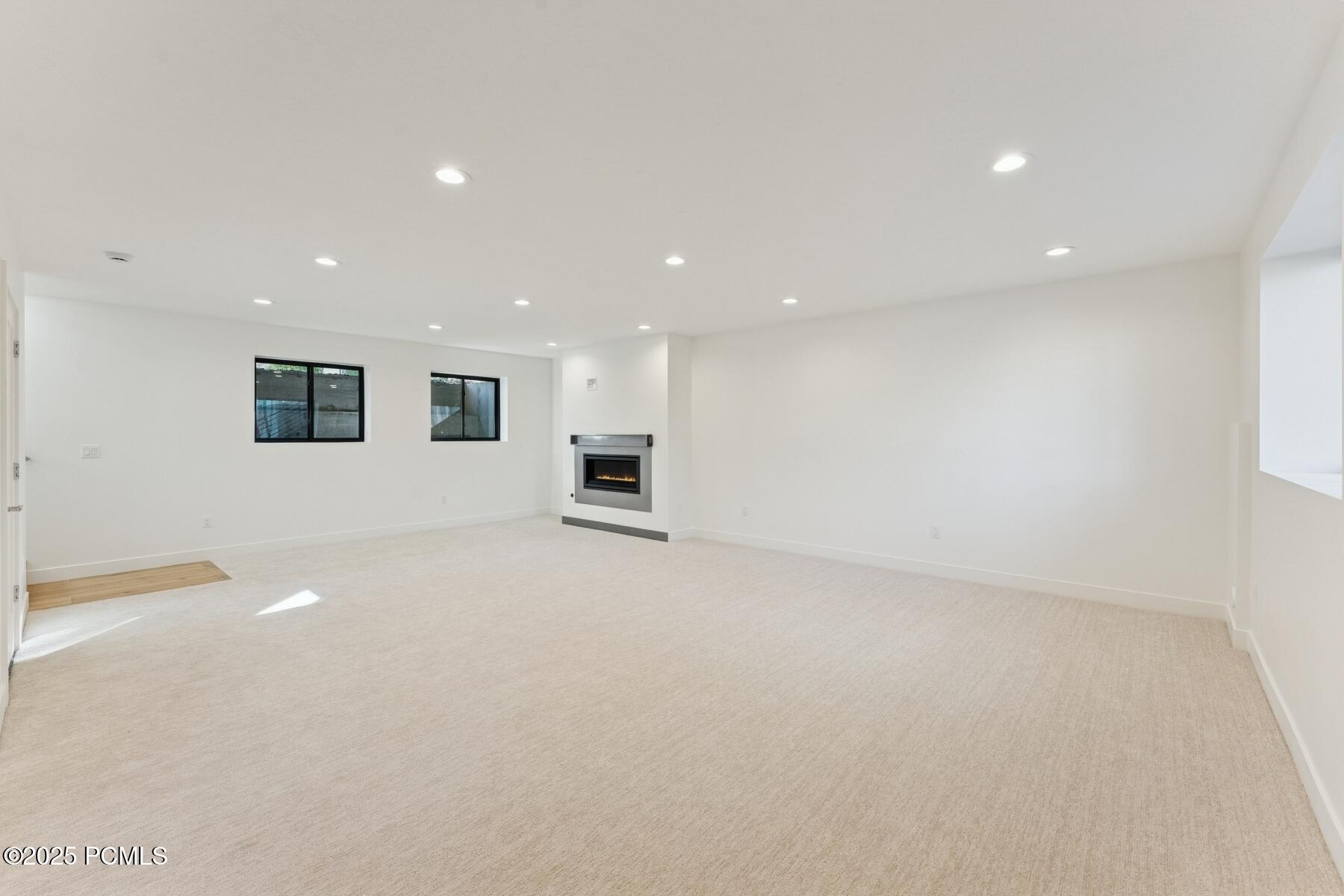 Salt Lake City, Utah 84121, United States, 5 Bedrooms Bedrooms, ,4 BathroomsBathrooms,Residential,Active,234373