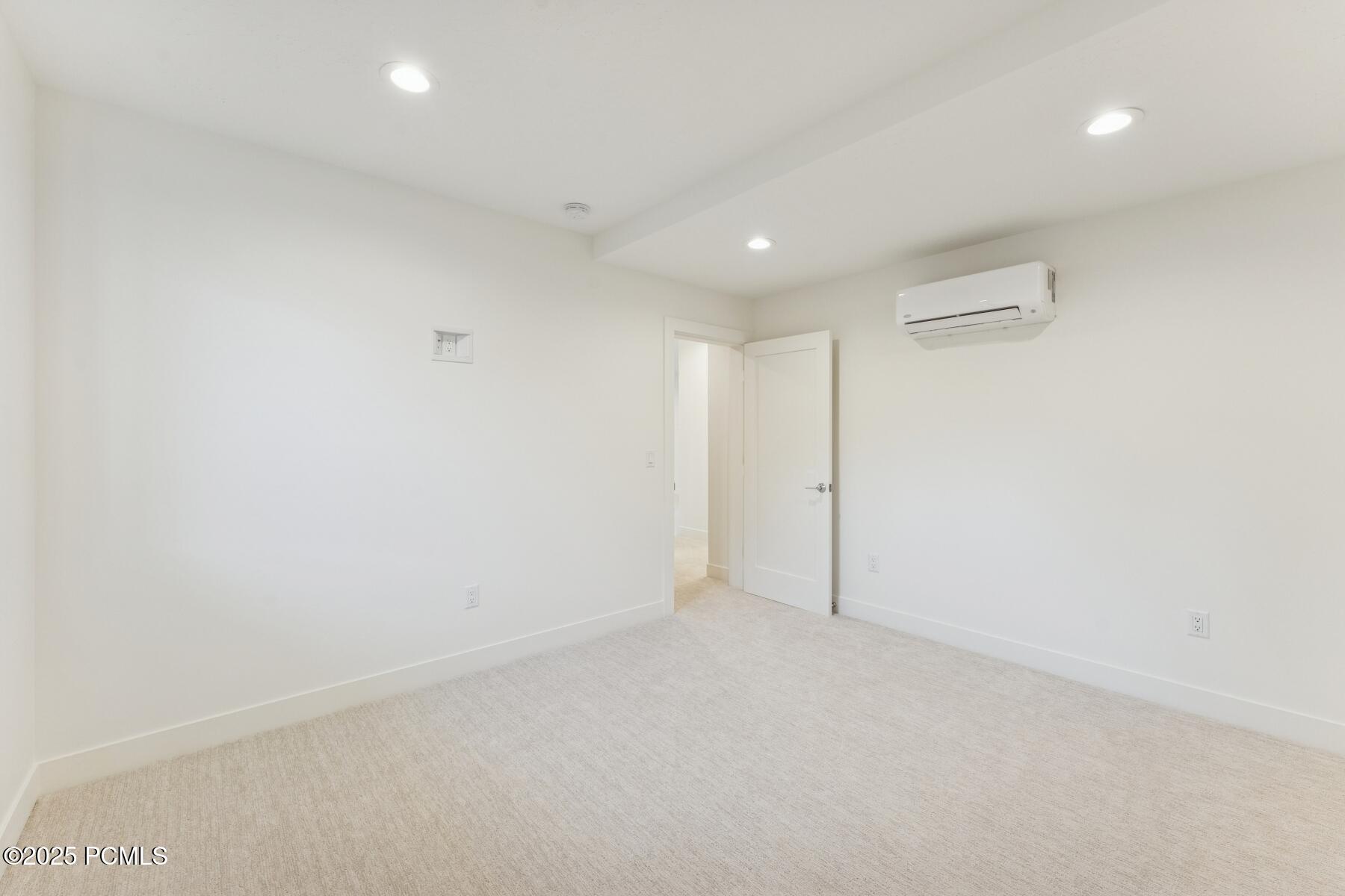 Salt Lake City, Utah 84121, United States, 5 Bedrooms Bedrooms, ,4 BathroomsBathrooms,Residential,Active,234373