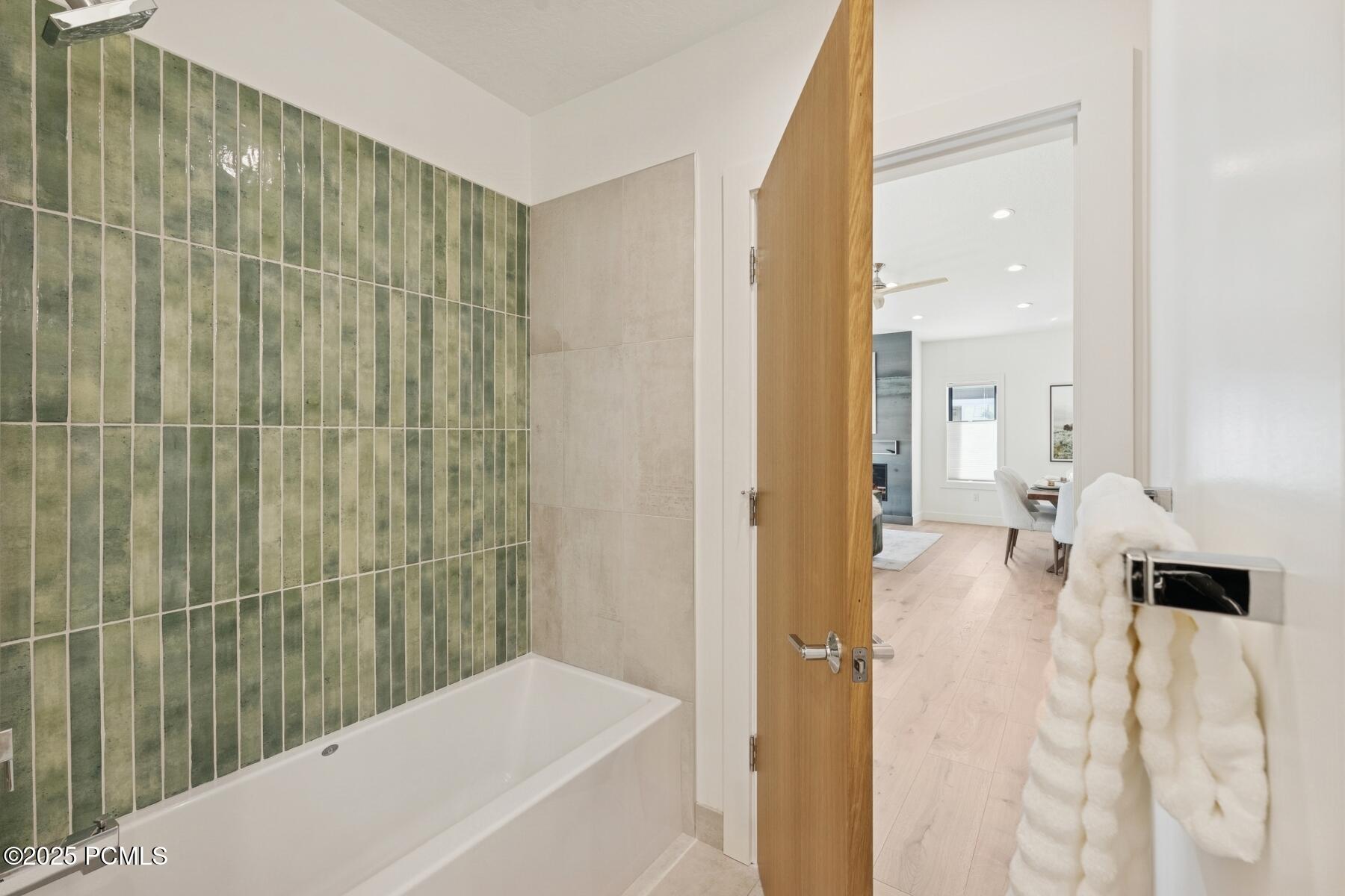 Salt Lake City, Utah 84121, United States, 5 Bedrooms Bedrooms, ,4 BathroomsBathrooms,Residential,Active,234373