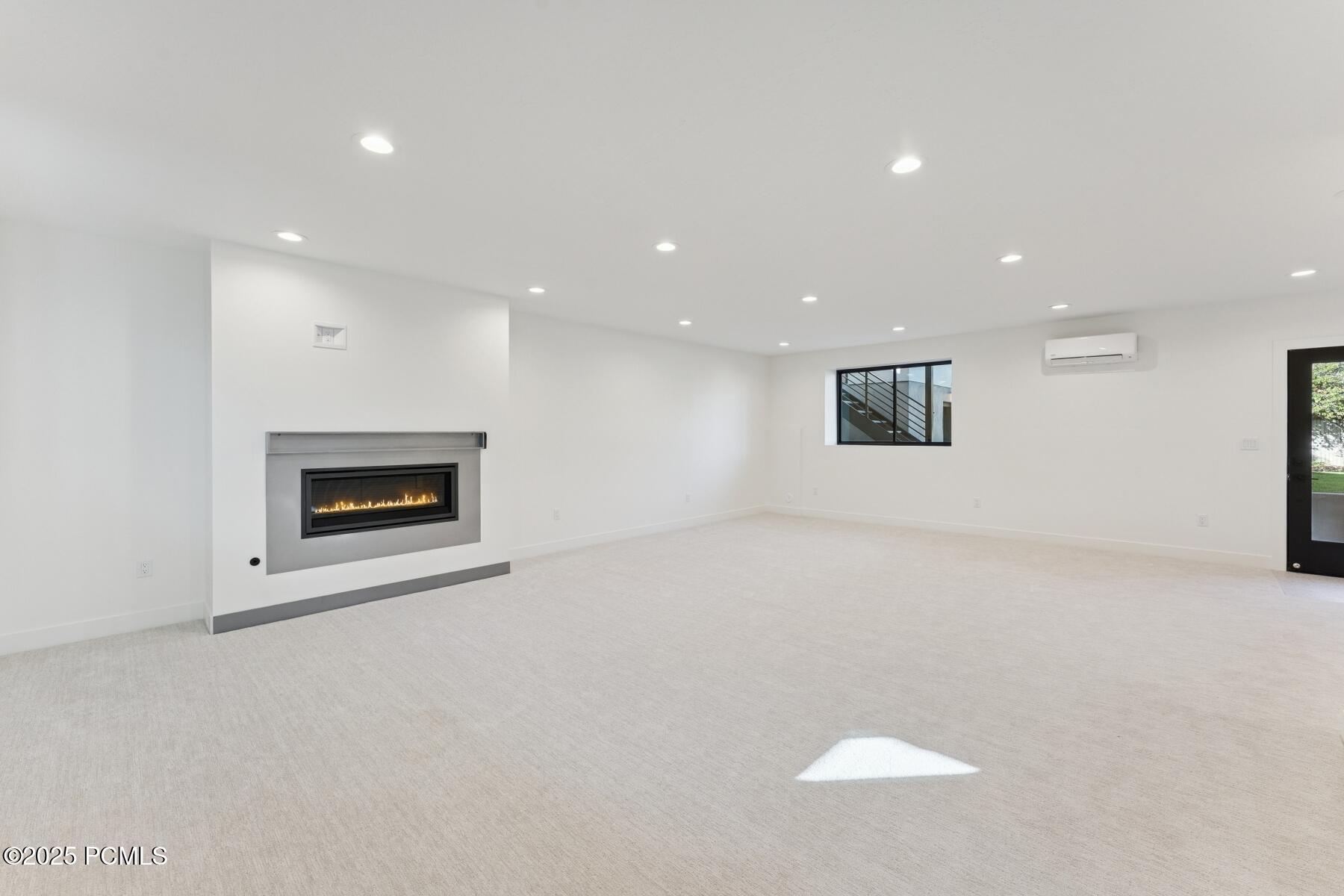 Salt Lake City, Utah 84121, United States, 5 Bedrooms Bedrooms, ,4 BathroomsBathrooms,Residential,Active,234373