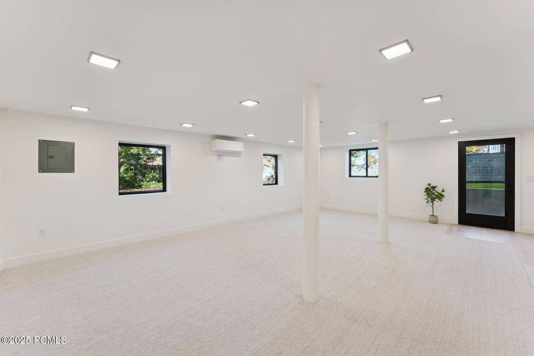 Salt Lake City, Utah 84121, United States, 5 Bedrooms Bedrooms, ,4 BathroomsBathrooms,Residential,Active,234373