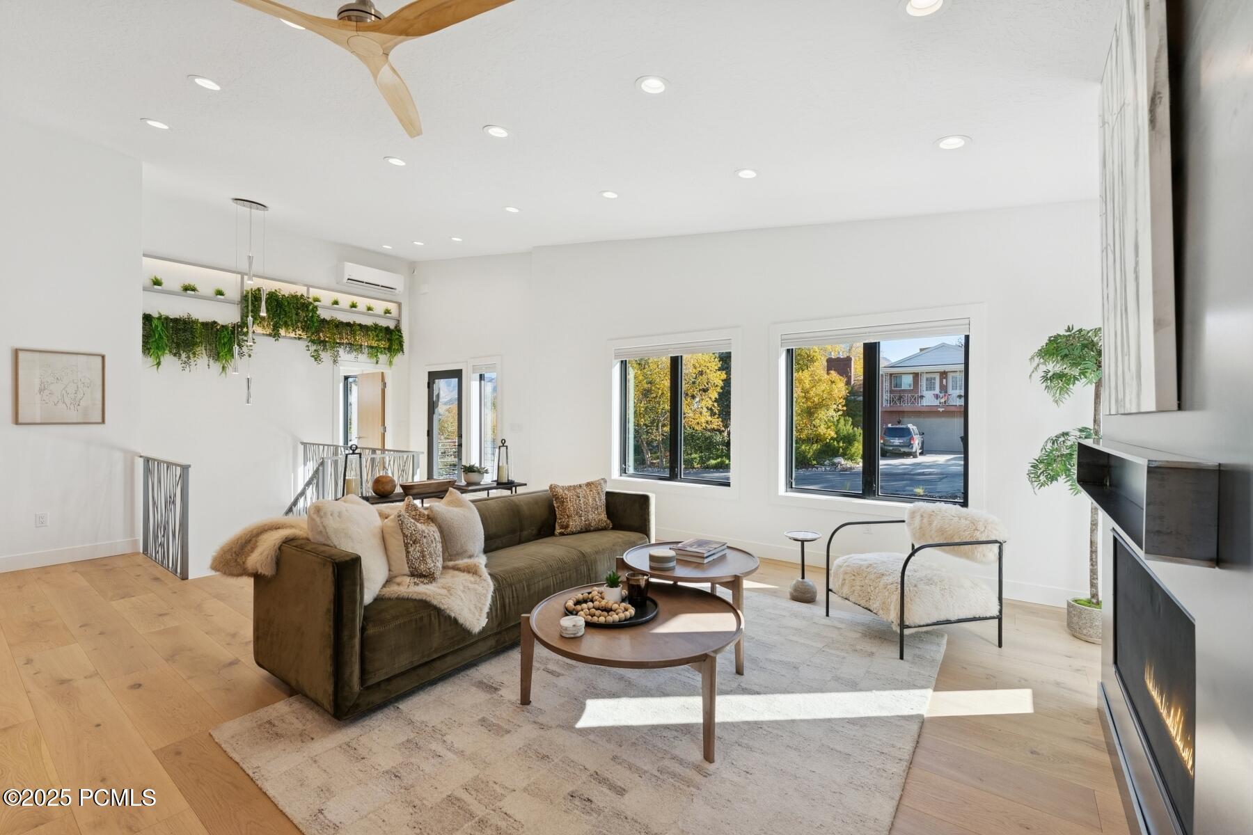 Salt Lake City, Utah 84121, United States, 5 Bedrooms Bedrooms, ,4 BathroomsBathrooms,Residential,Active,234373