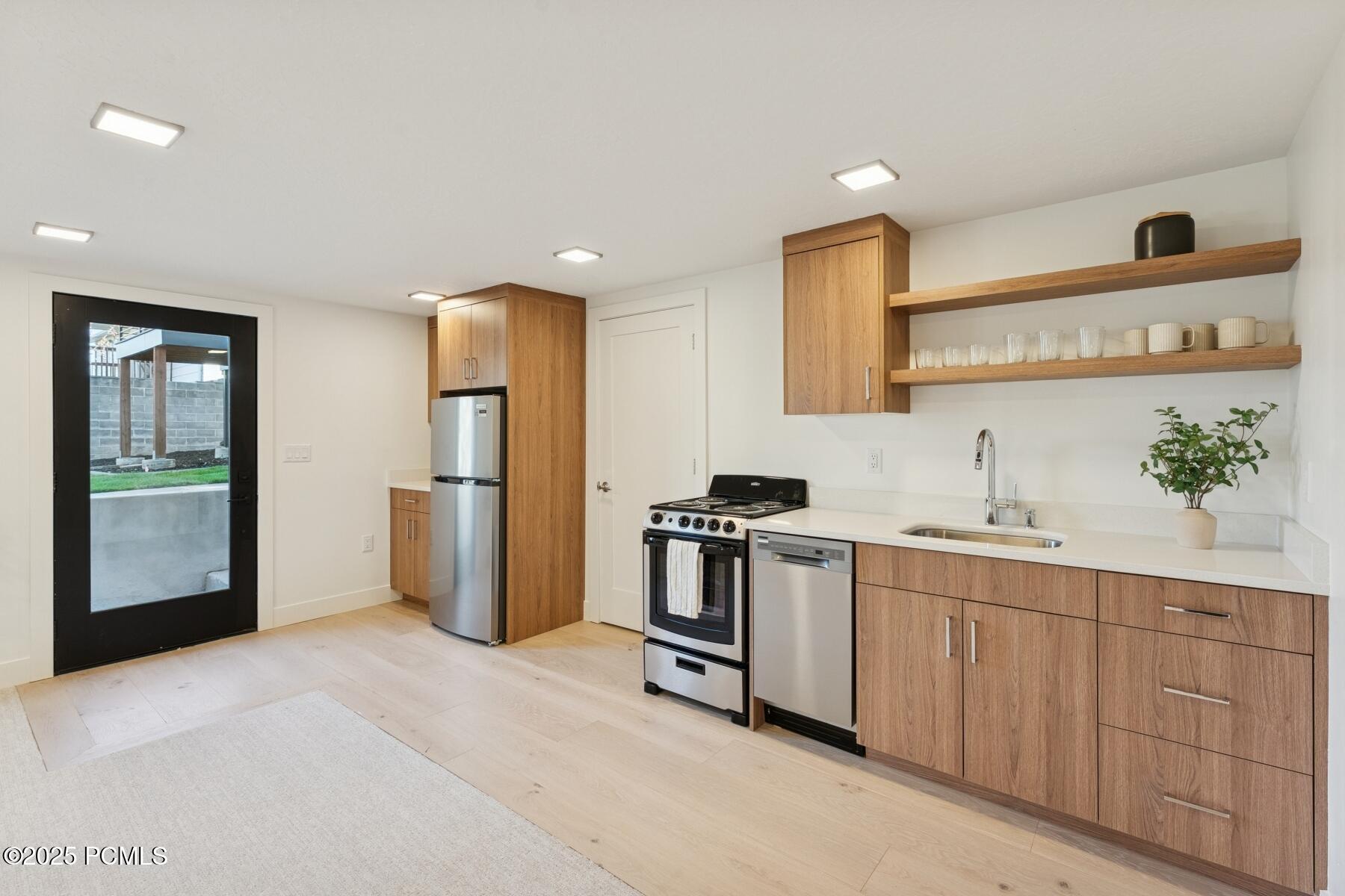 Salt Lake City, Utah 84121, United States, 5 Bedrooms Bedrooms, ,4 BathroomsBathrooms,Residential,Active,234373