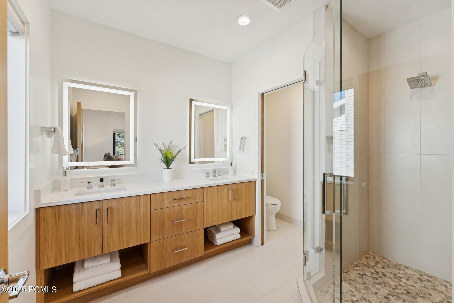 Salt Lake City, Utah 84121, United States, 5 Bedrooms Bedrooms, ,4 BathroomsBathrooms,Residential,Active,234373