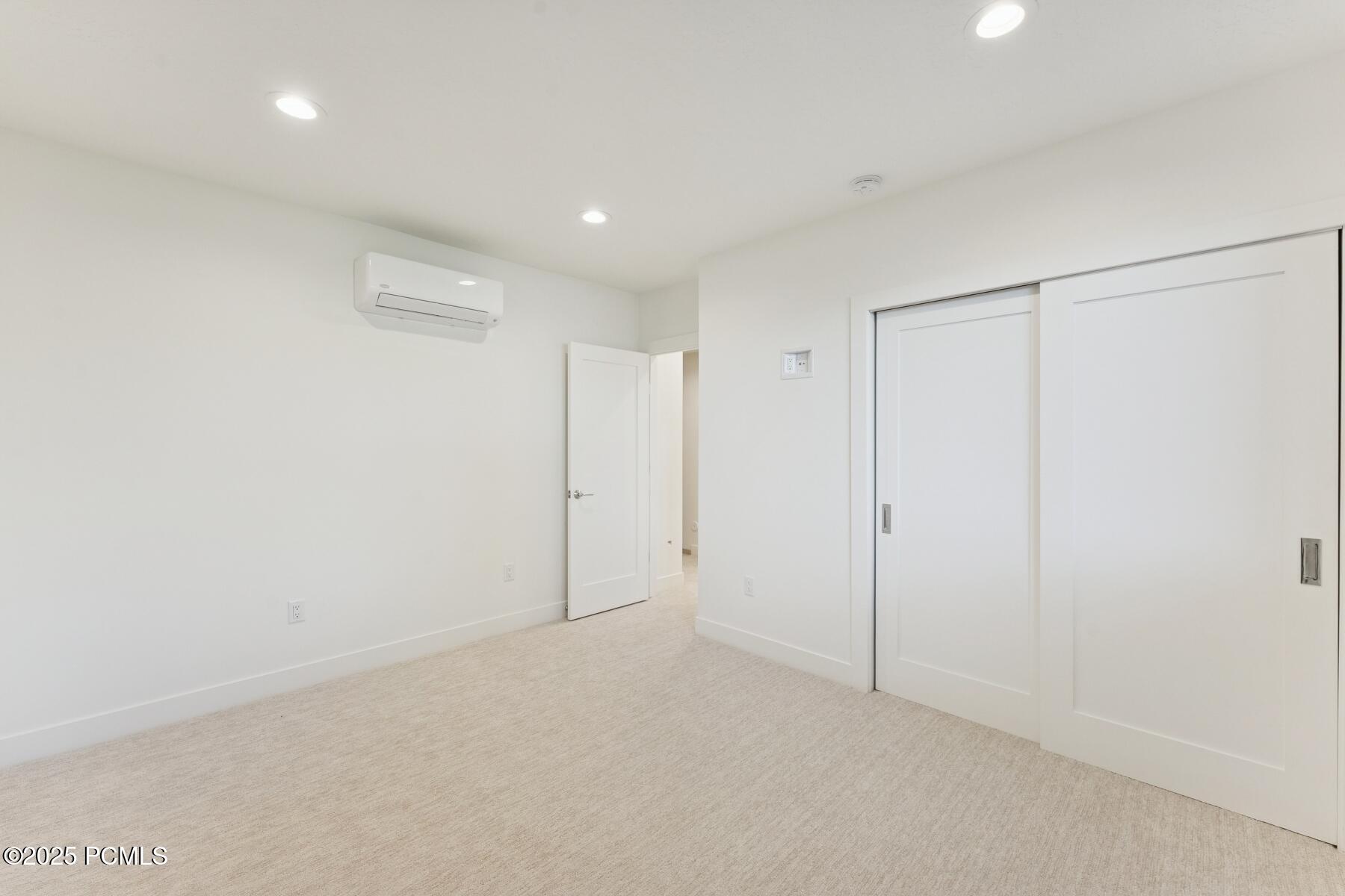 Salt Lake City, Utah 84121, United States, 5 Bedrooms Bedrooms, ,4 BathroomsBathrooms,Residential,Active,234373