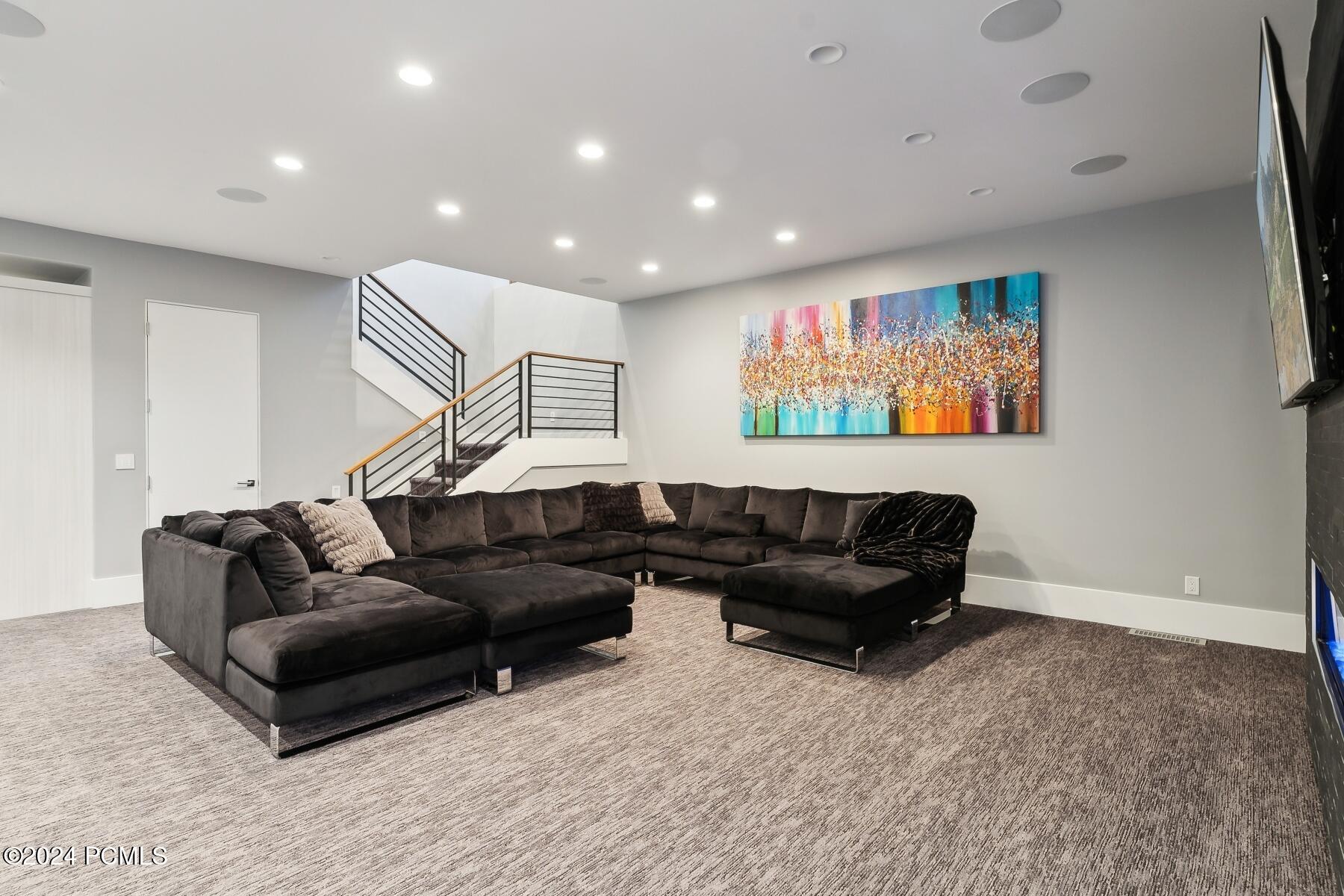 Salt Lake City, Utah 84124, United States, 5 Bedrooms Bedrooms, ,7 BathroomsBathrooms,Residential,Pending,8220