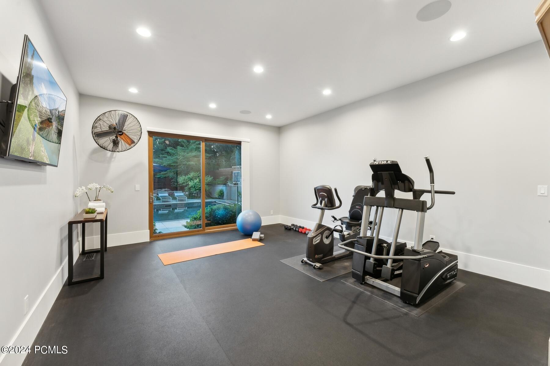 Salt Lake City, Utah 84124, United States, 5 Bedrooms Bedrooms, ,7 BathroomsBathrooms,Residential,Pending,8220