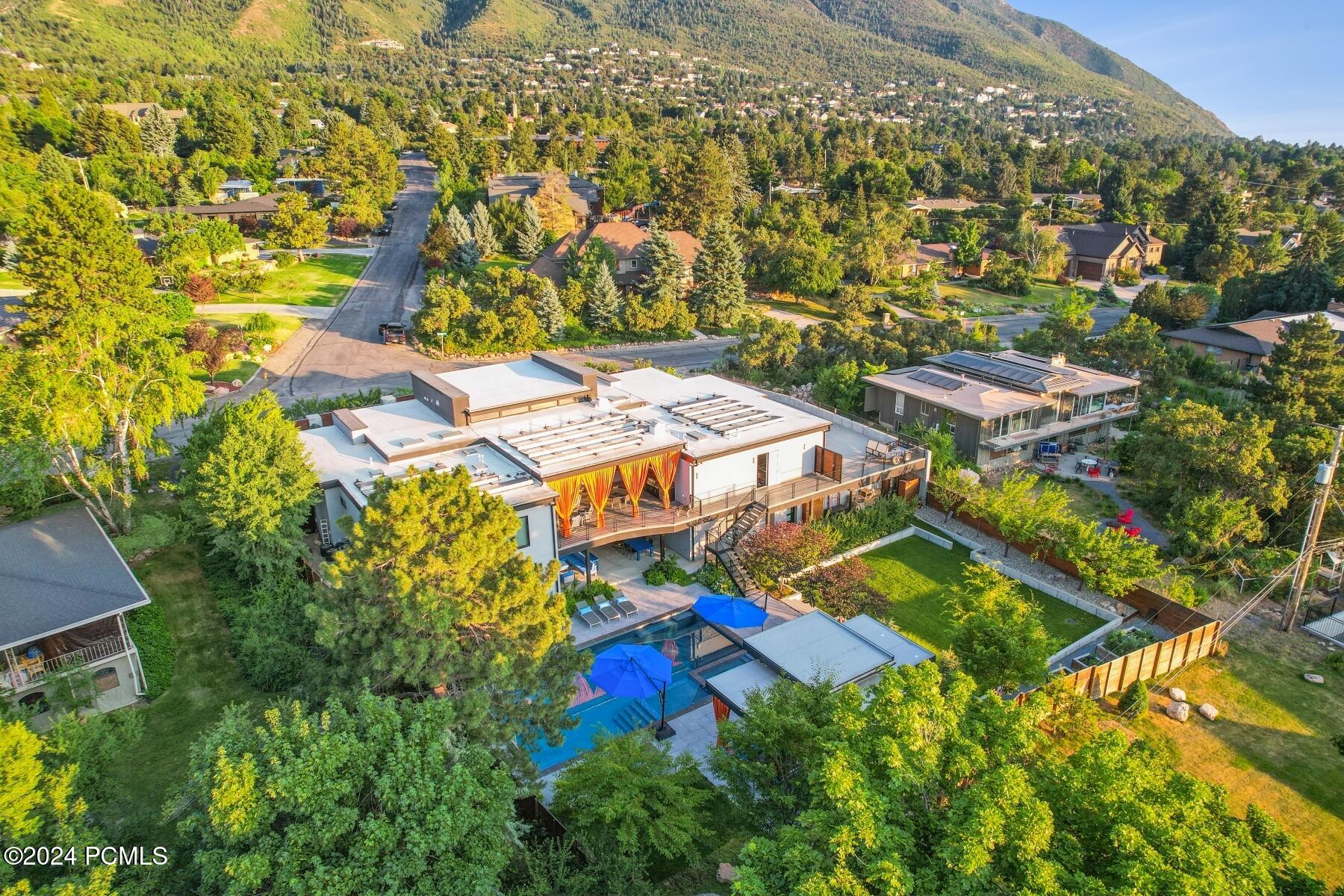 Salt Lake City, Utah 84124, United States, 5 Bedrooms Bedrooms, ,7 BathroomsBathrooms,Residential,Pending,8220