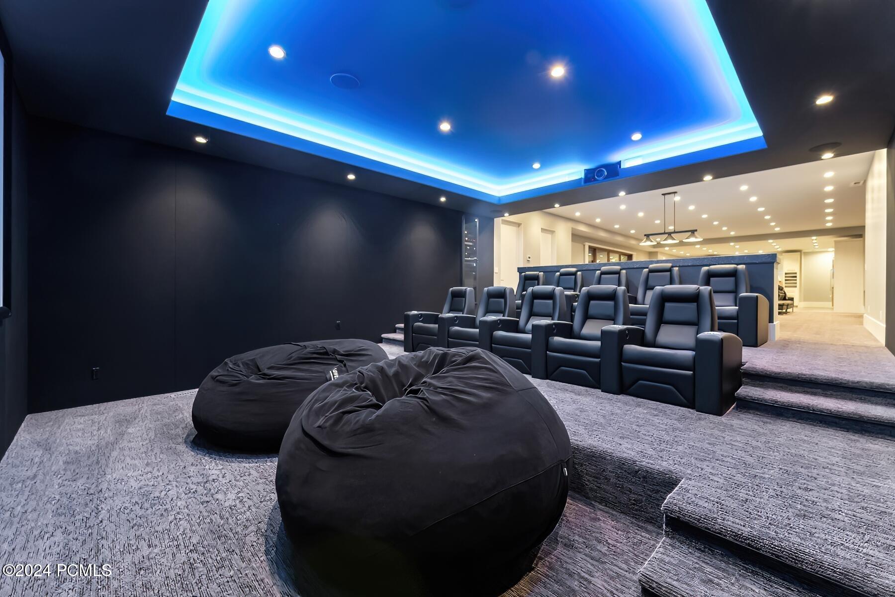 Salt Lake City, Utah 84124, United States, 5 Bedrooms Bedrooms, ,7 BathroomsBathrooms,Residential,Pending,8220