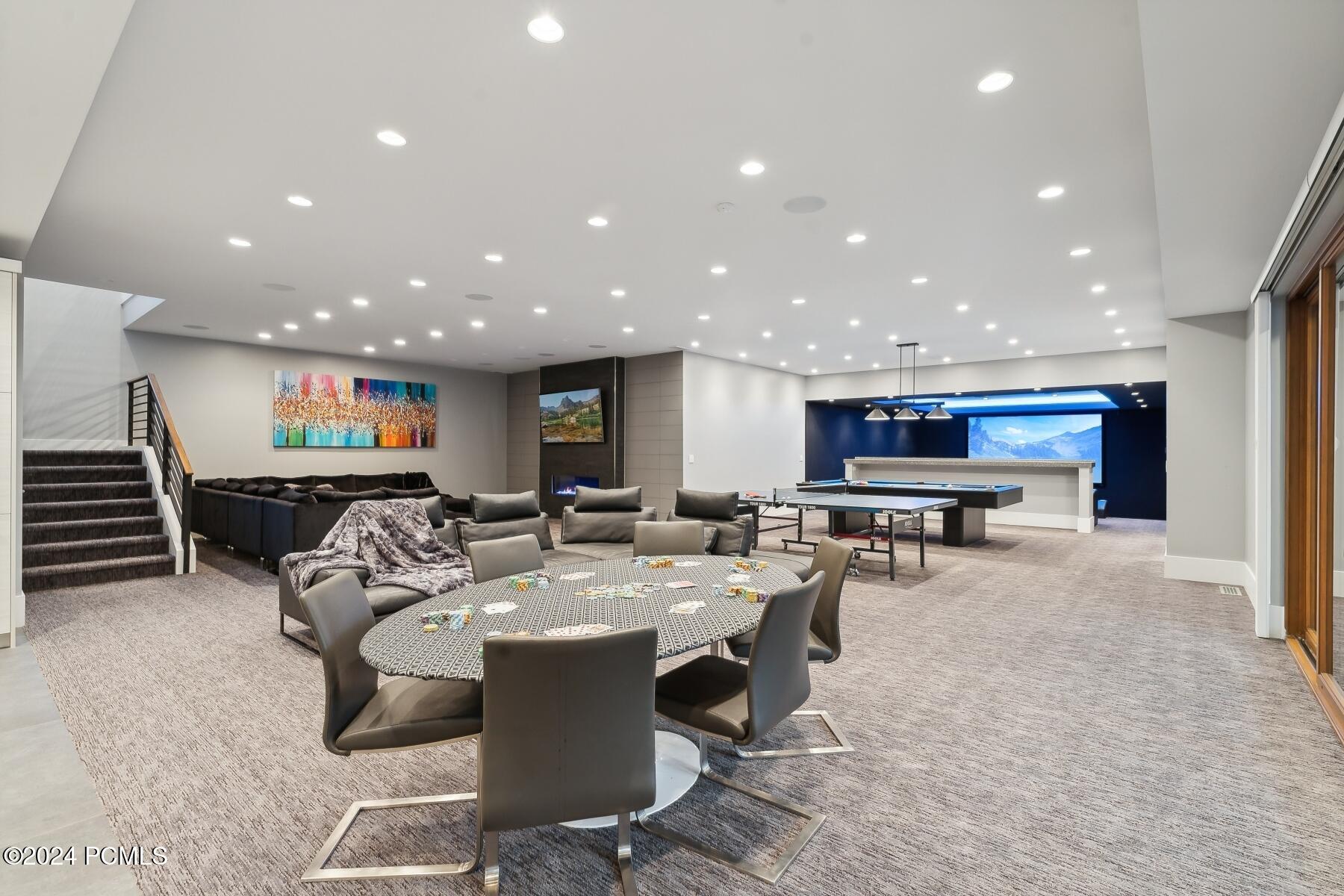 Salt Lake City, Utah 84124, United States, 5 Bedrooms Bedrooms, ,7 BathroomsBathrooms,Residential,Pending,8220