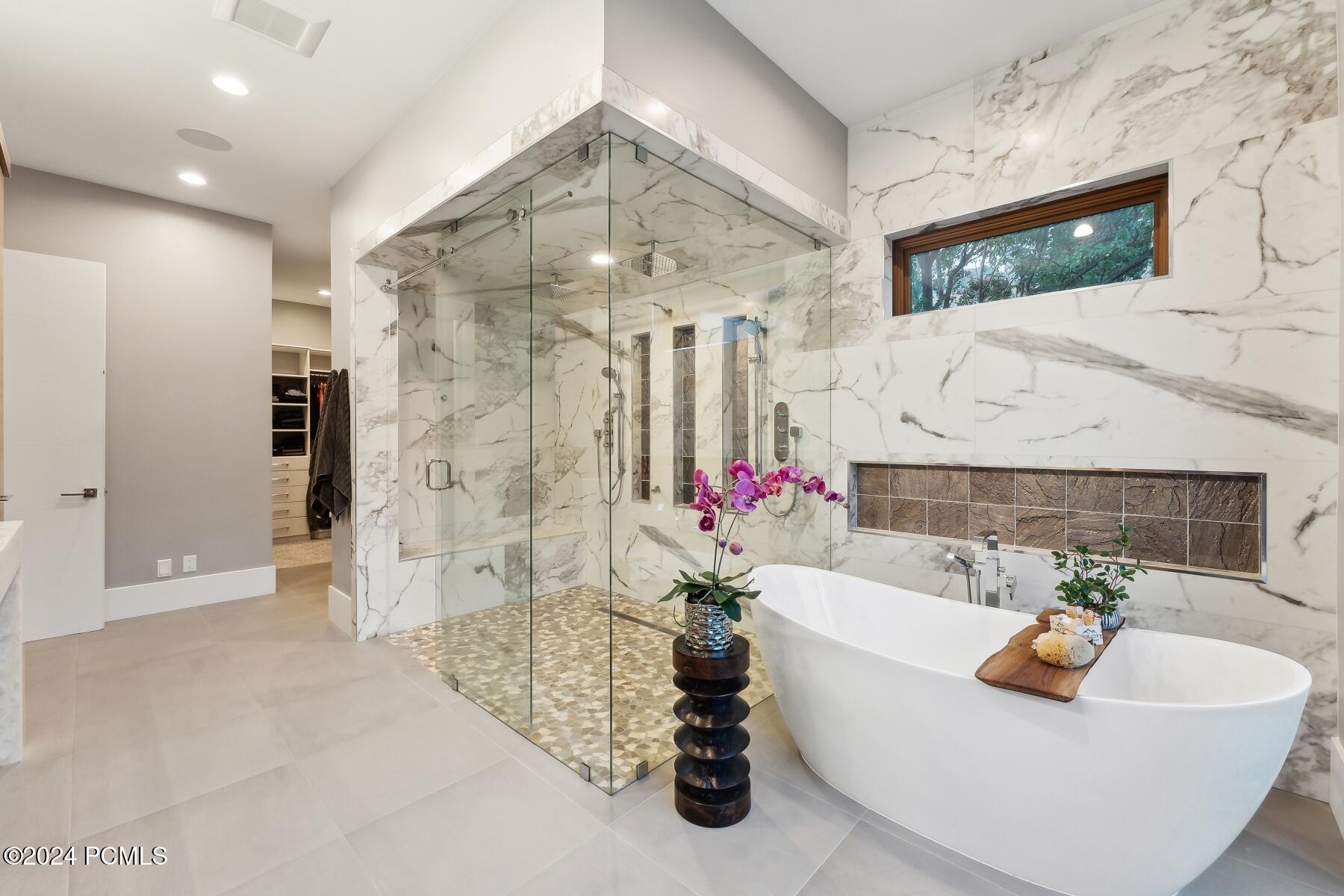 Salt Lake City, Utah 84124, United States, 5 Bedrooms Bedrooms, ,7 BathroomsBathrooms,Residential,Pending,8220