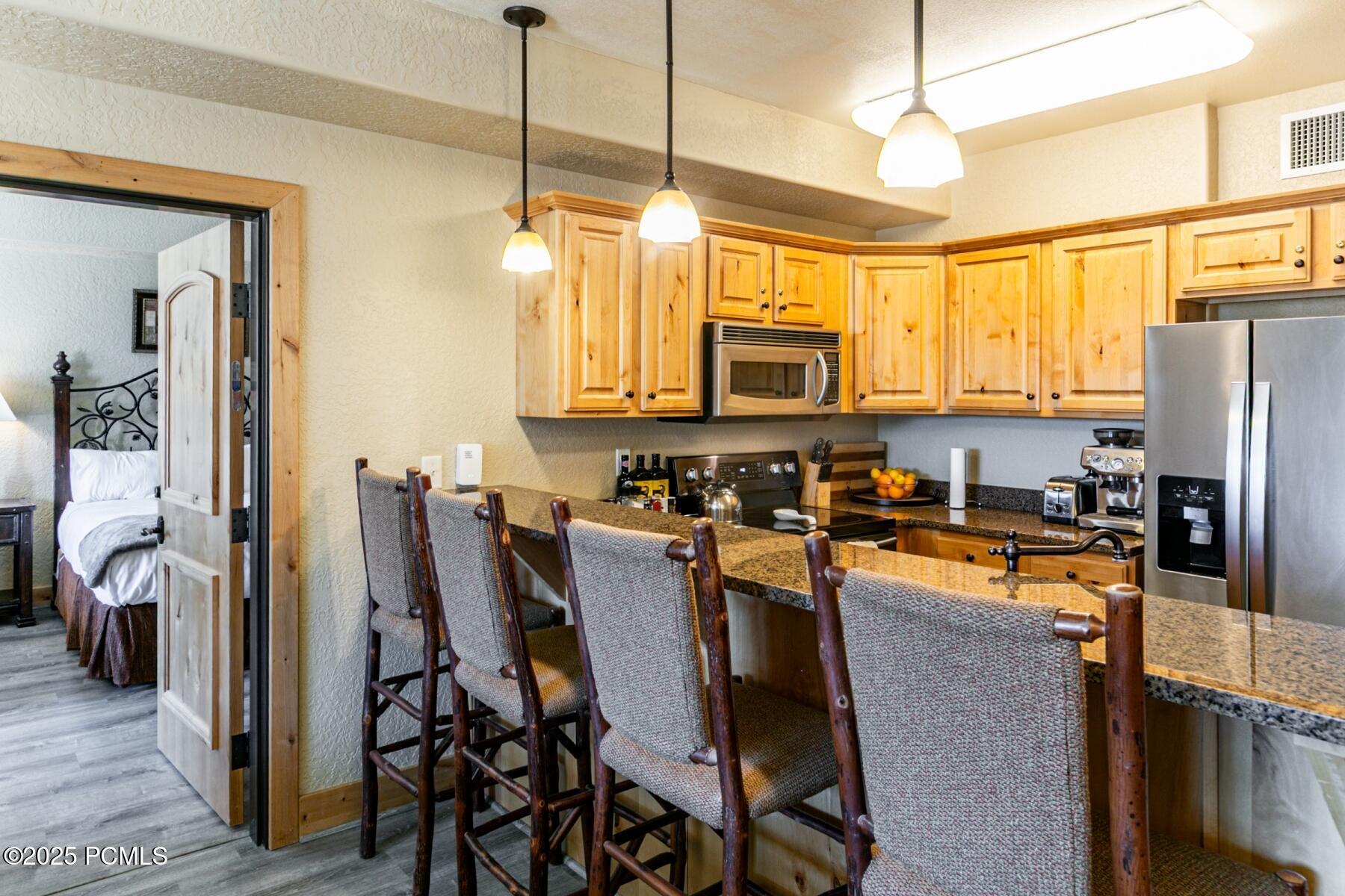 Park City, Utah 84098, United States, 2 Bedrooms Bedrooms, ,3 BathroomsBathrooms,Residential,Active,221537