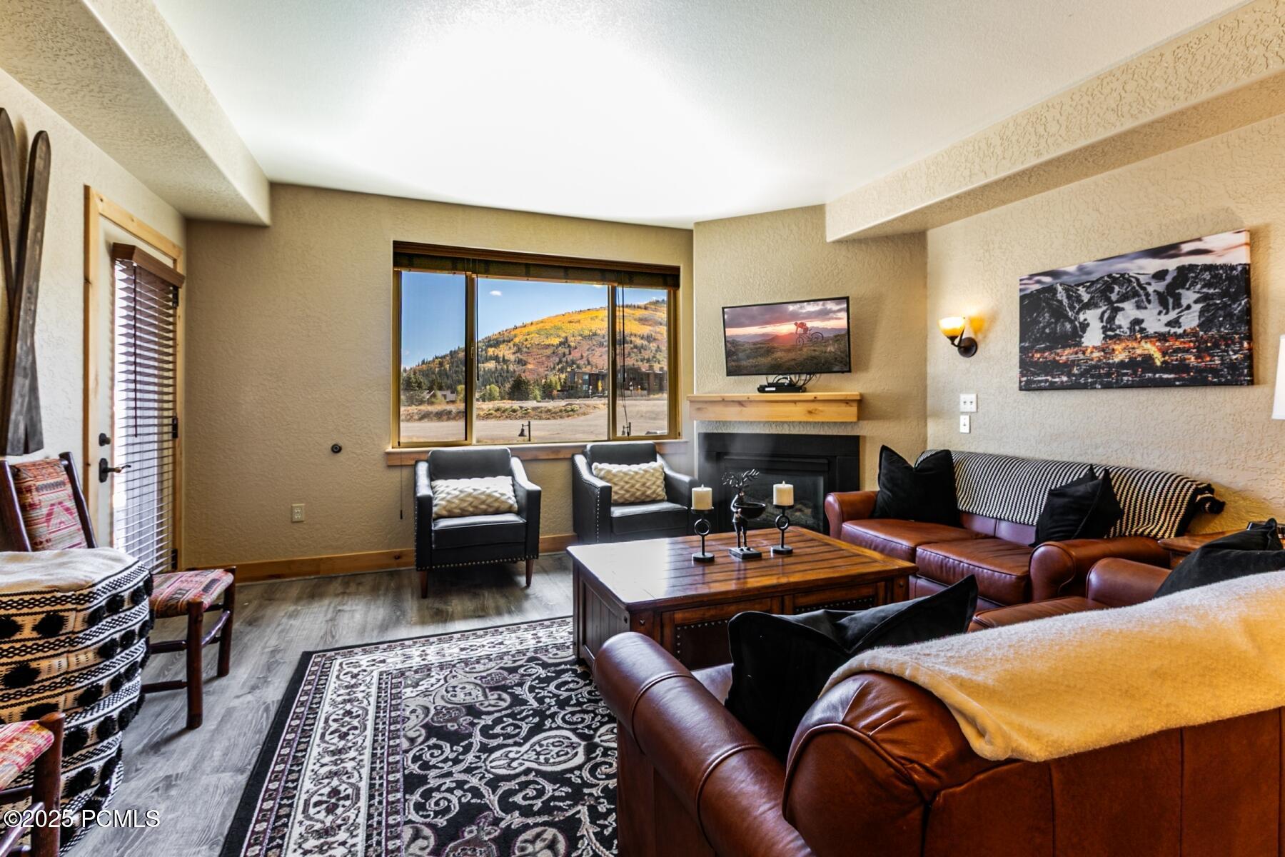 Park City, Utah 84098, United States, 2 Bedrooms Bedrooms, ,3 BathroomsBathrooms,Residential,Active,221537