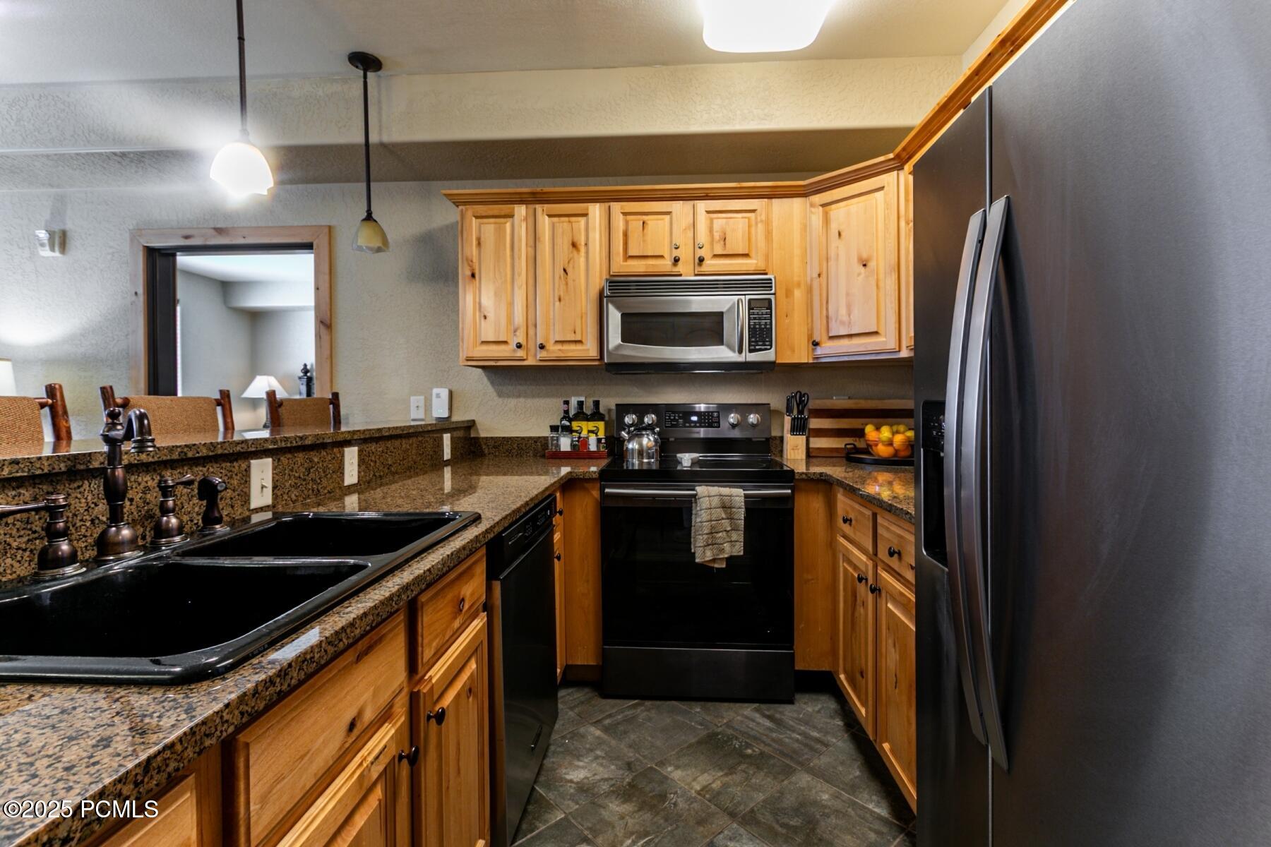 Park City, Utah 84098, United States, 2 Bedrooms Bedrooms, ,3 BathroomsBathrooms,Residential,Active,221537