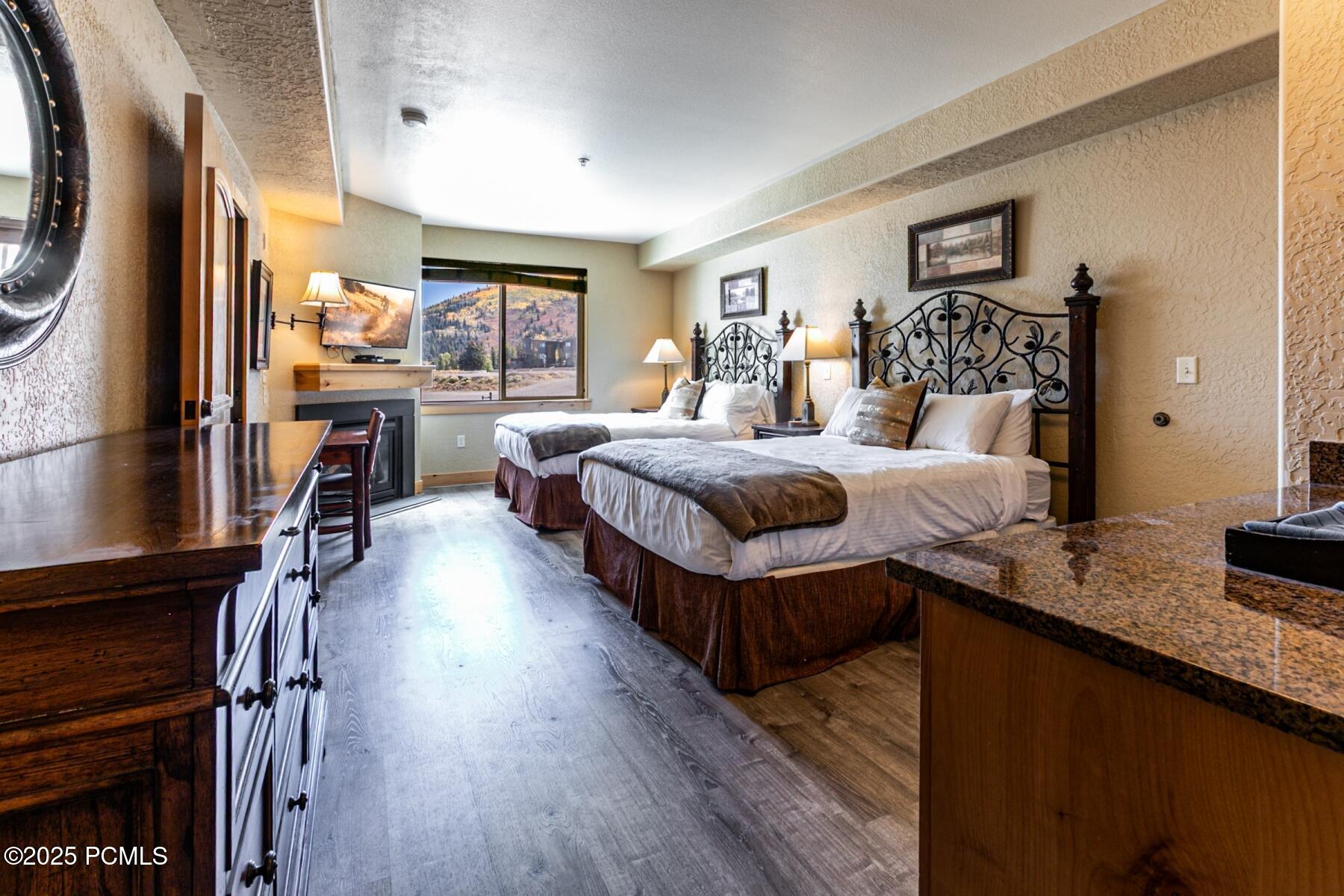 Park City, Utah 84098, United States, 2 Bedrooms Bedrooms, ,3 BathroomsBathrooms,Residential,Active,221537