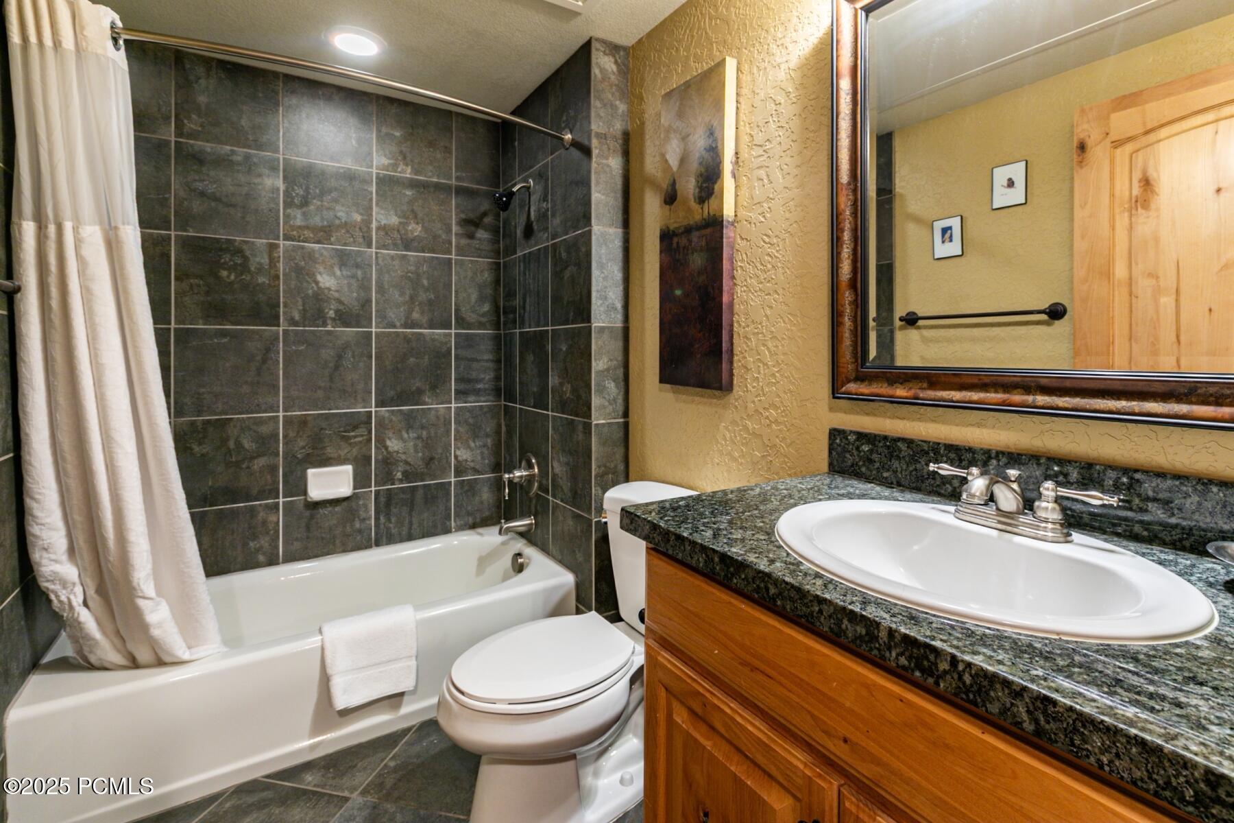 Park City, Utah 84098, United States, 2 Bedrooms Bedrooms, ,3 BathroomsBathrooms,Residential,Active,221537