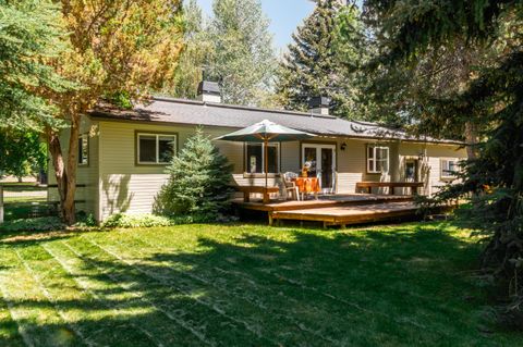 Photo of 609 S 4th Ave, Hailey, ID 83333 (MLS # 26-334391)