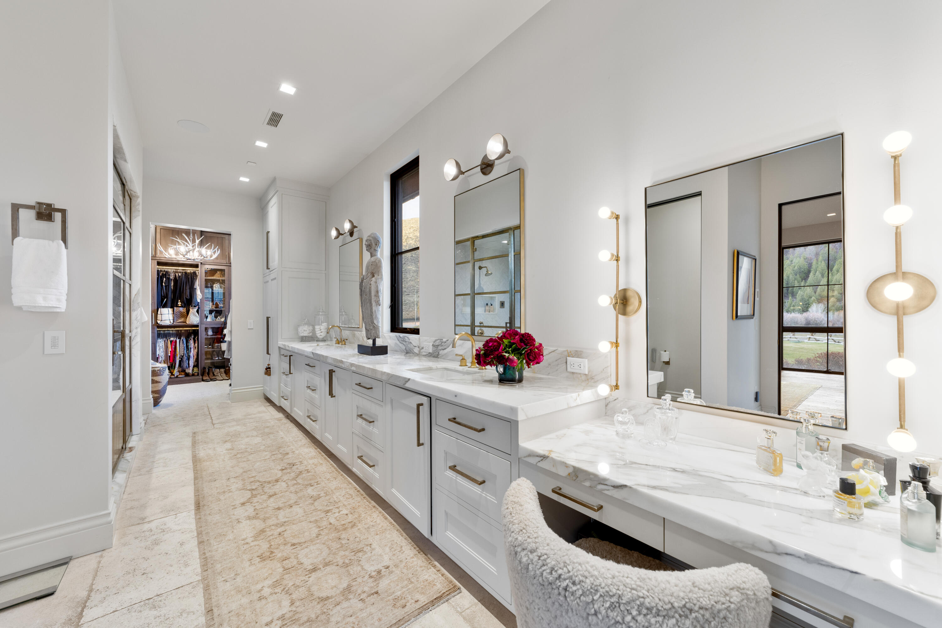 Master Bathroom & Walk in Closet