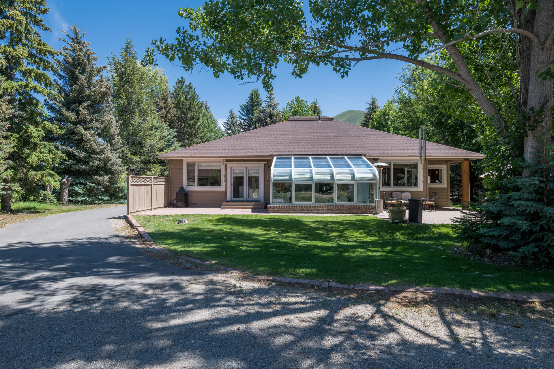 Back of House / Green House