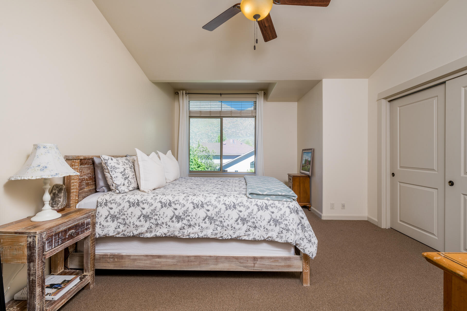 Hailey, Idaho 83333, United States, 2 Bedrooms Bedrooms, ,3 BathroomsBathrooms,Residential,Active,152232