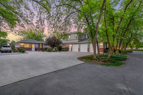 Photo of 1526 Highway 26, Gooding, ID 83330 (MLS # 25-333367)