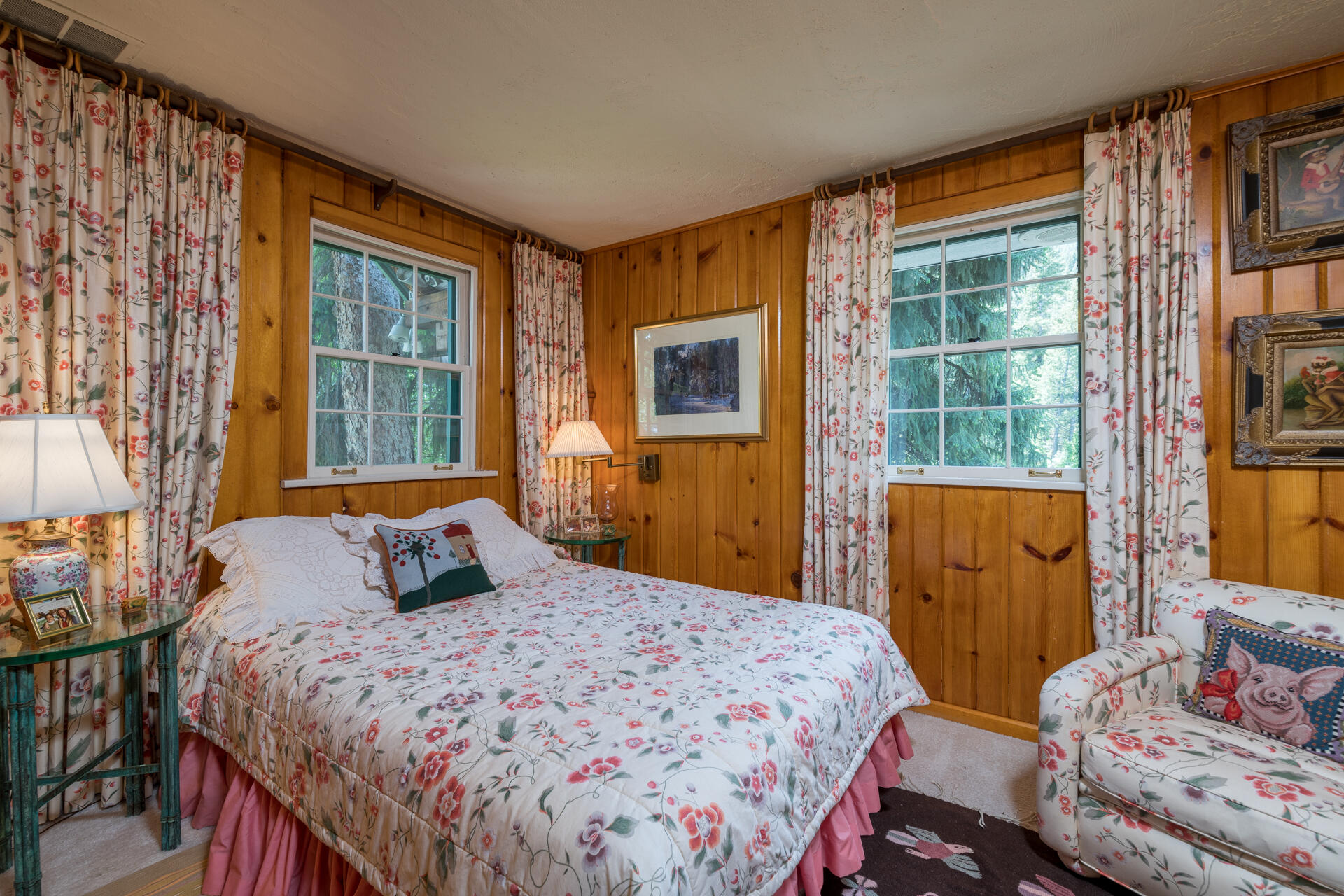 Guest house guest bedroom 1