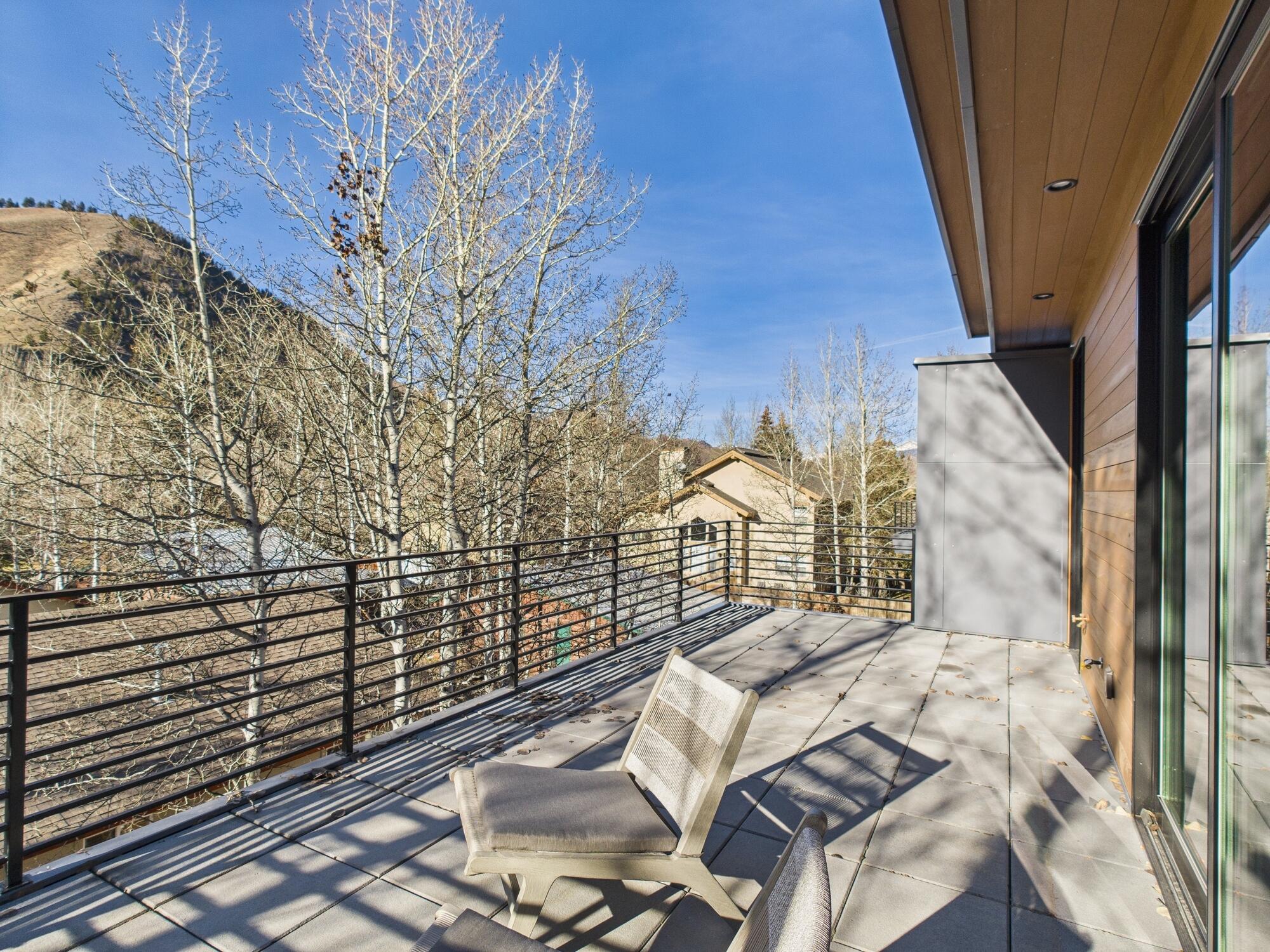 Upper level deck