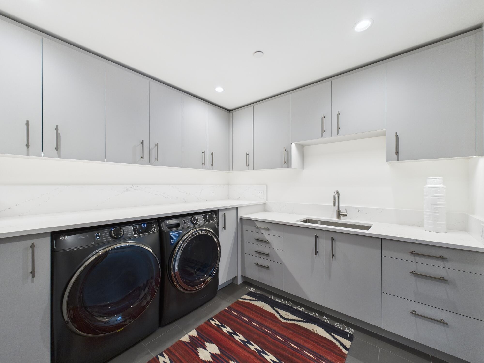 Lower level mudroom/laundryroom