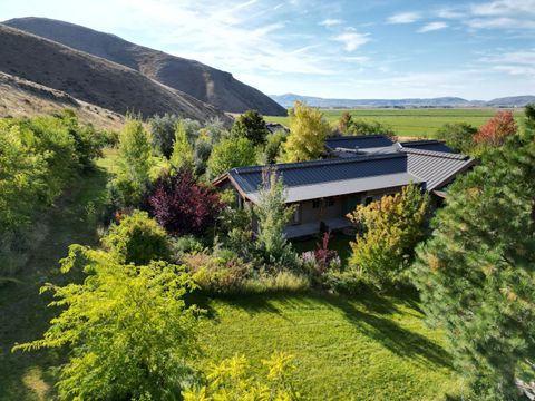 Photo of 75 STERLING Dr, Blaine County, ID 83313 (MLS # 26-334111)