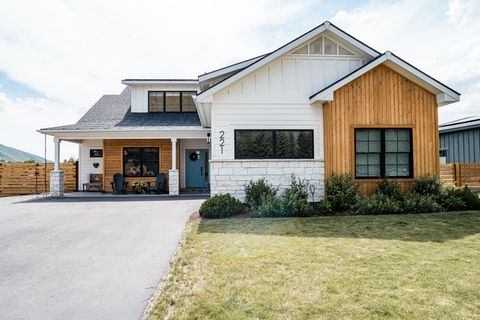 Photo of 221 Sunbeam St, Hailey, ID 83333 (MLS # 25-333382)