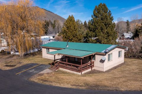 Photo of 51 PEREGRINE Dr, Ketchum, ID 83340 (MLS # 26-334123)