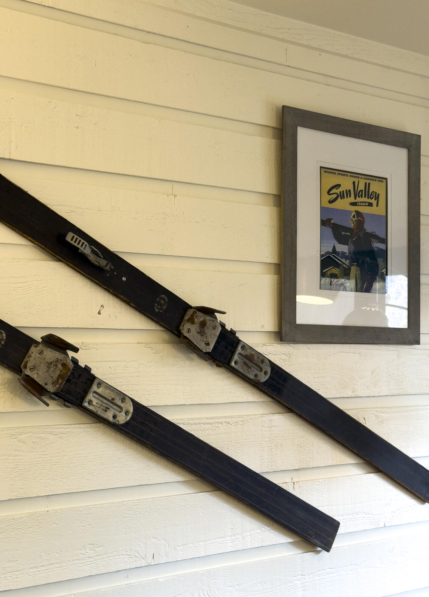 Vintage Ski Vignette